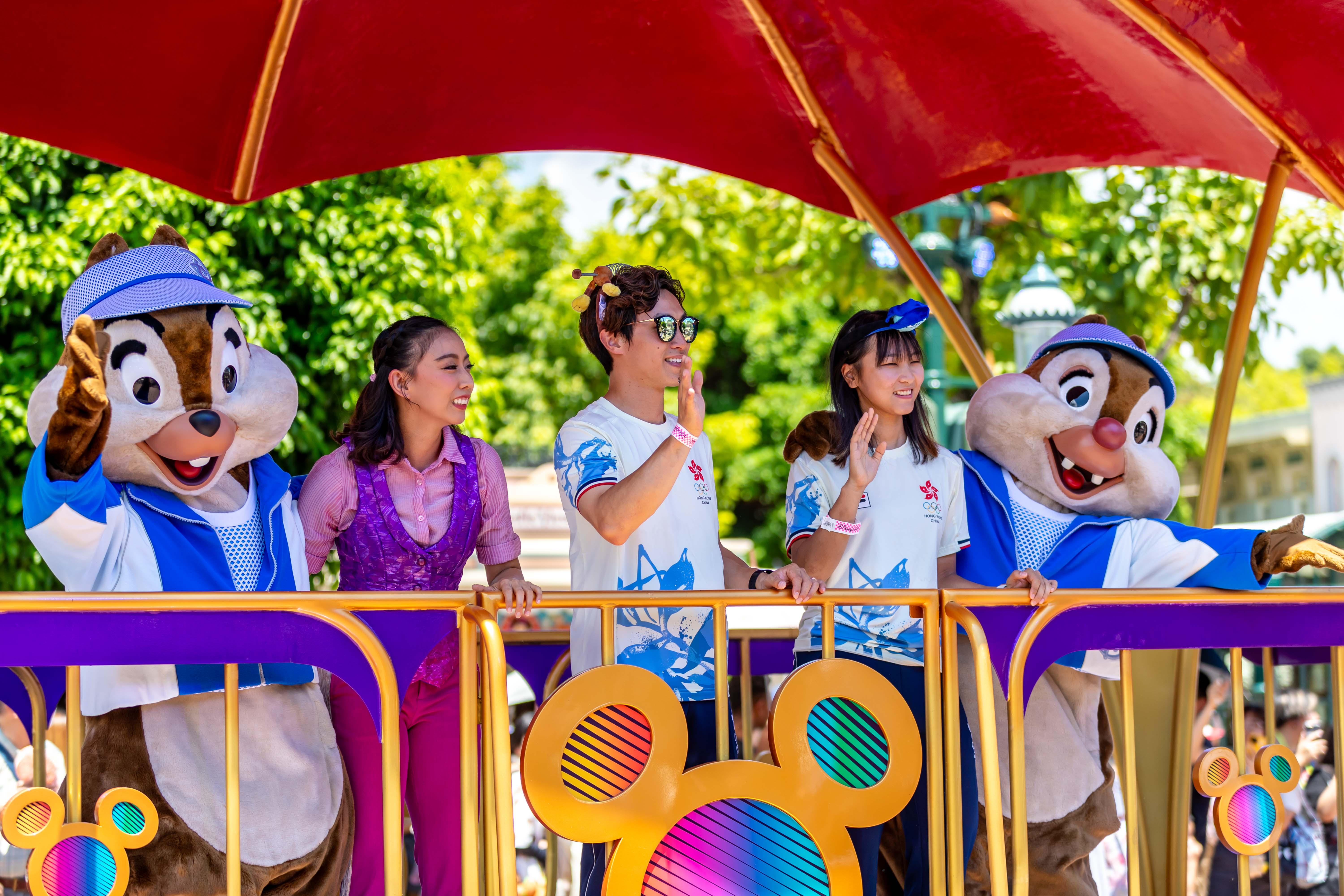 港隊運動員現身迪士尼 出席祝捷儀式巡遊 (迪士尼提供)