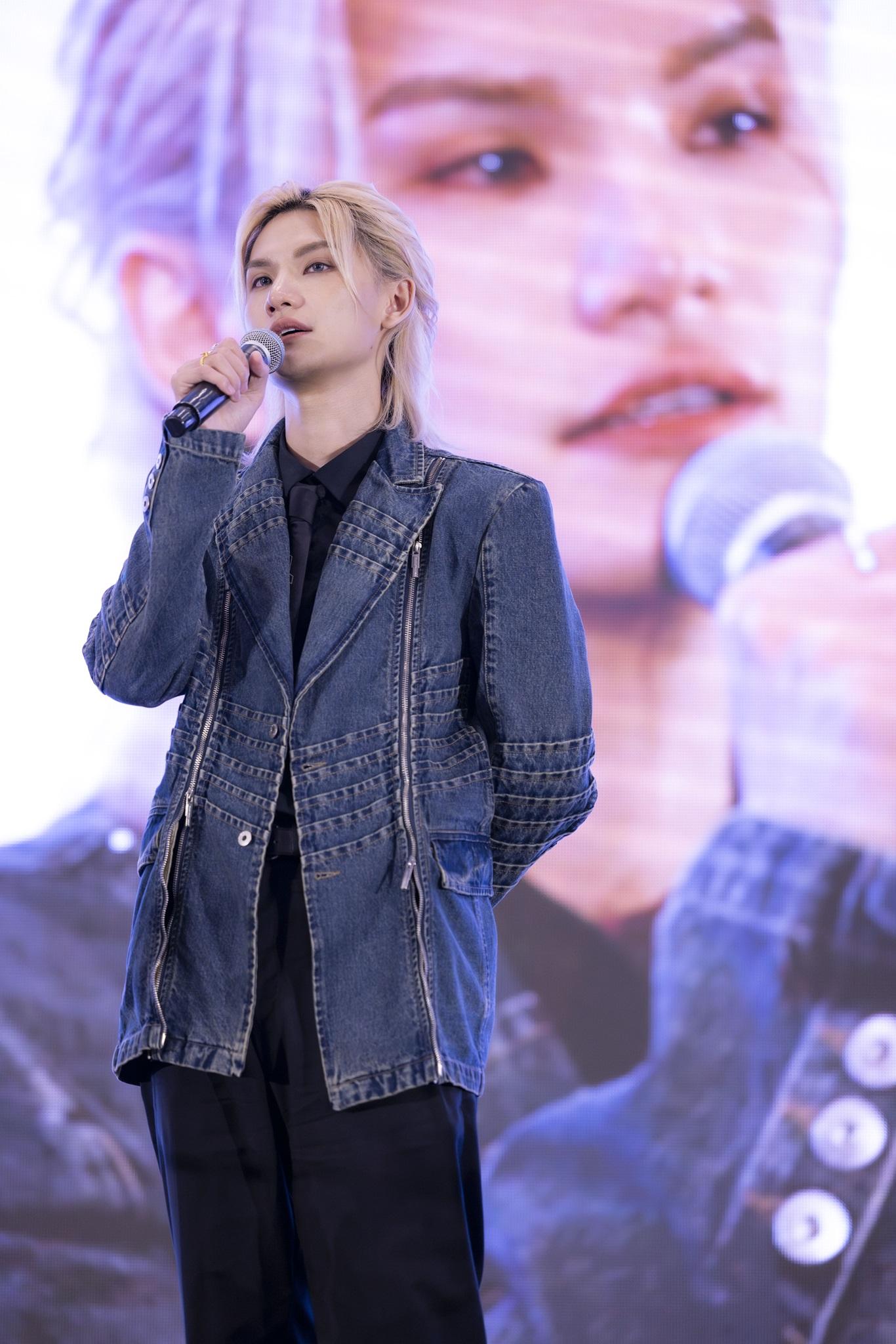 Jeremy今日29歲生日,上周日出席fans Club舉辦的生日會,感觸眼濕濕。