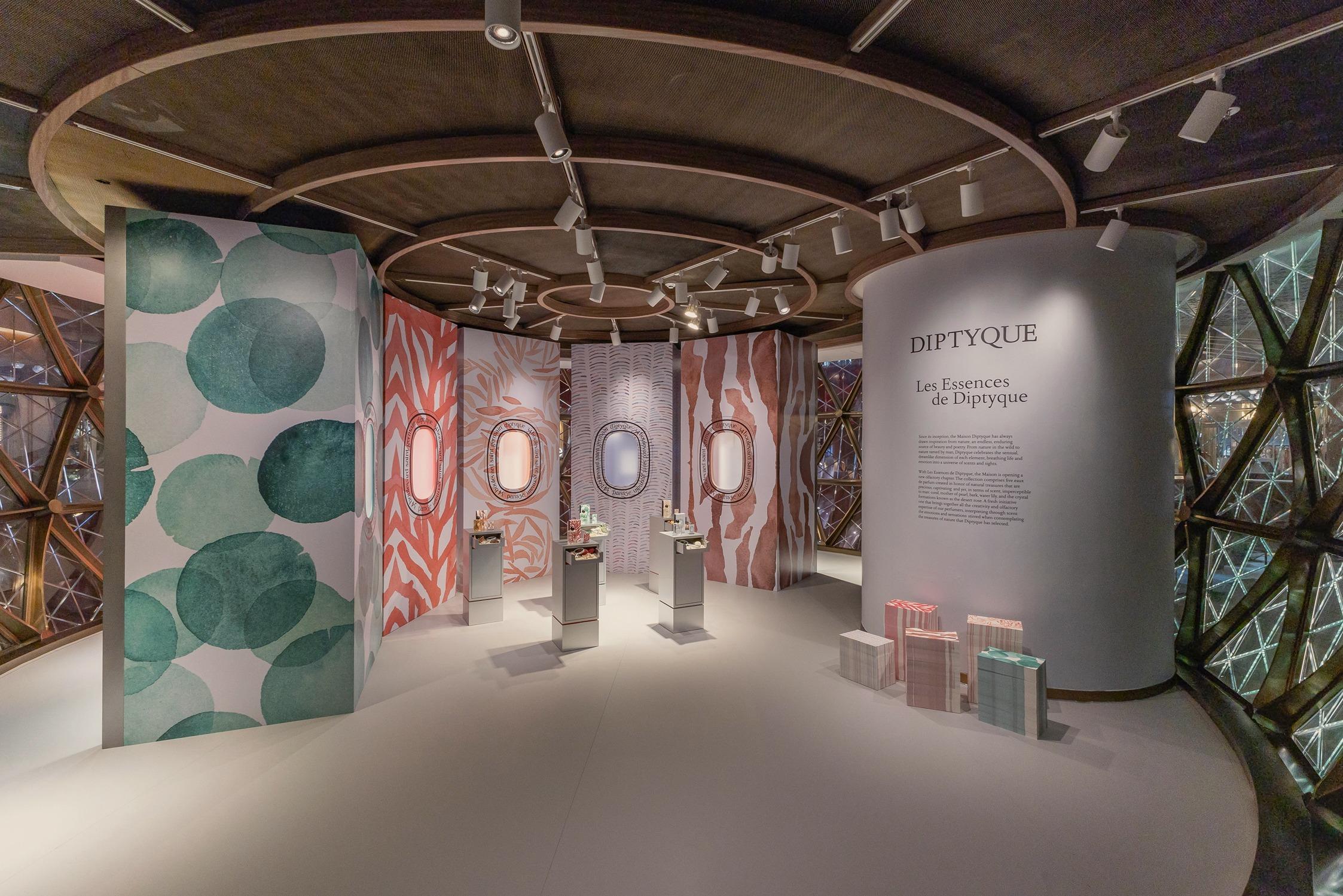 Diptyque在K11 MUSEA開設Les Essences de Diptyque期間限定展覽,並為客人送上香氛禮品。