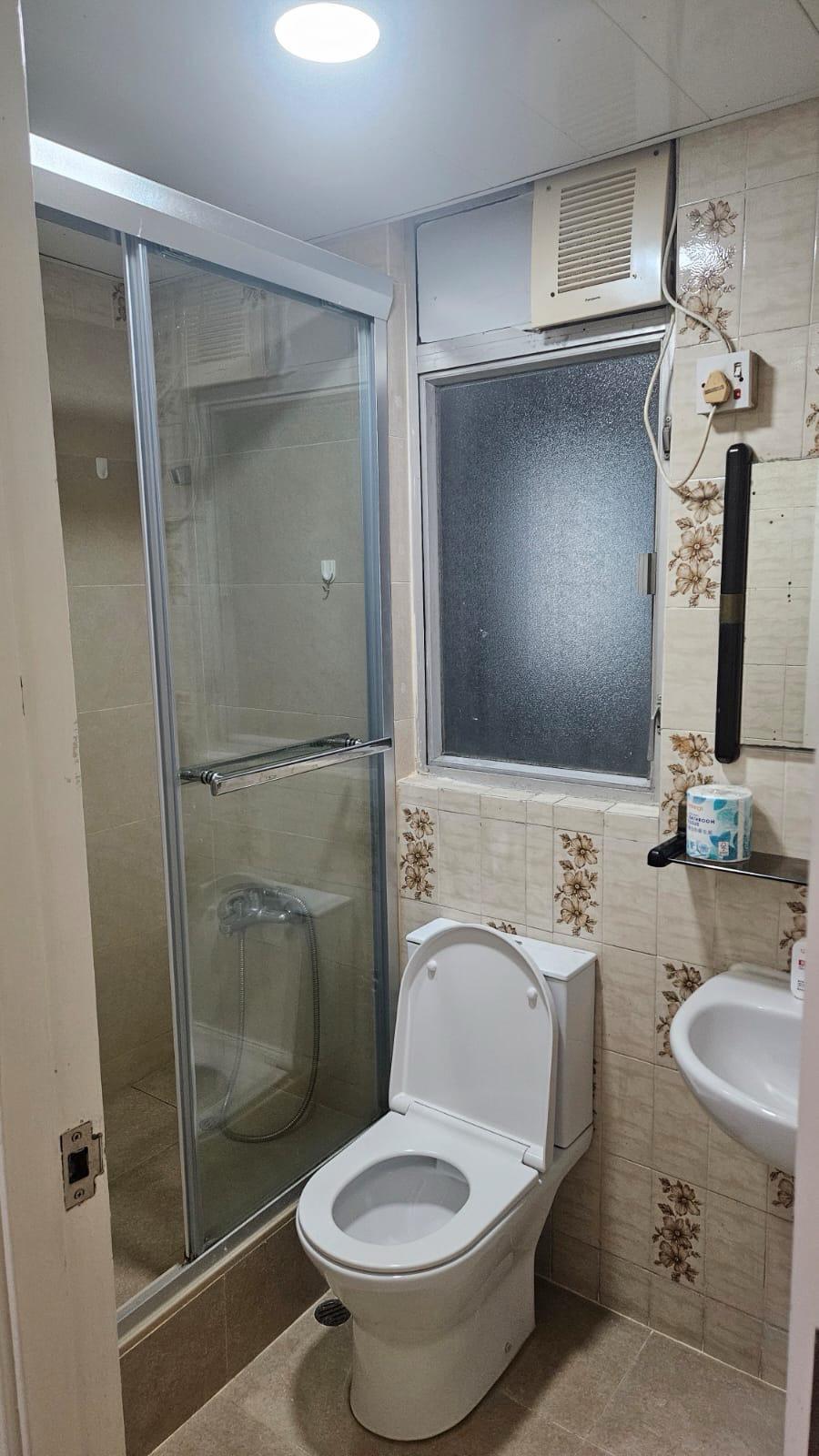 單位浴室空間闊落。(代理提供)