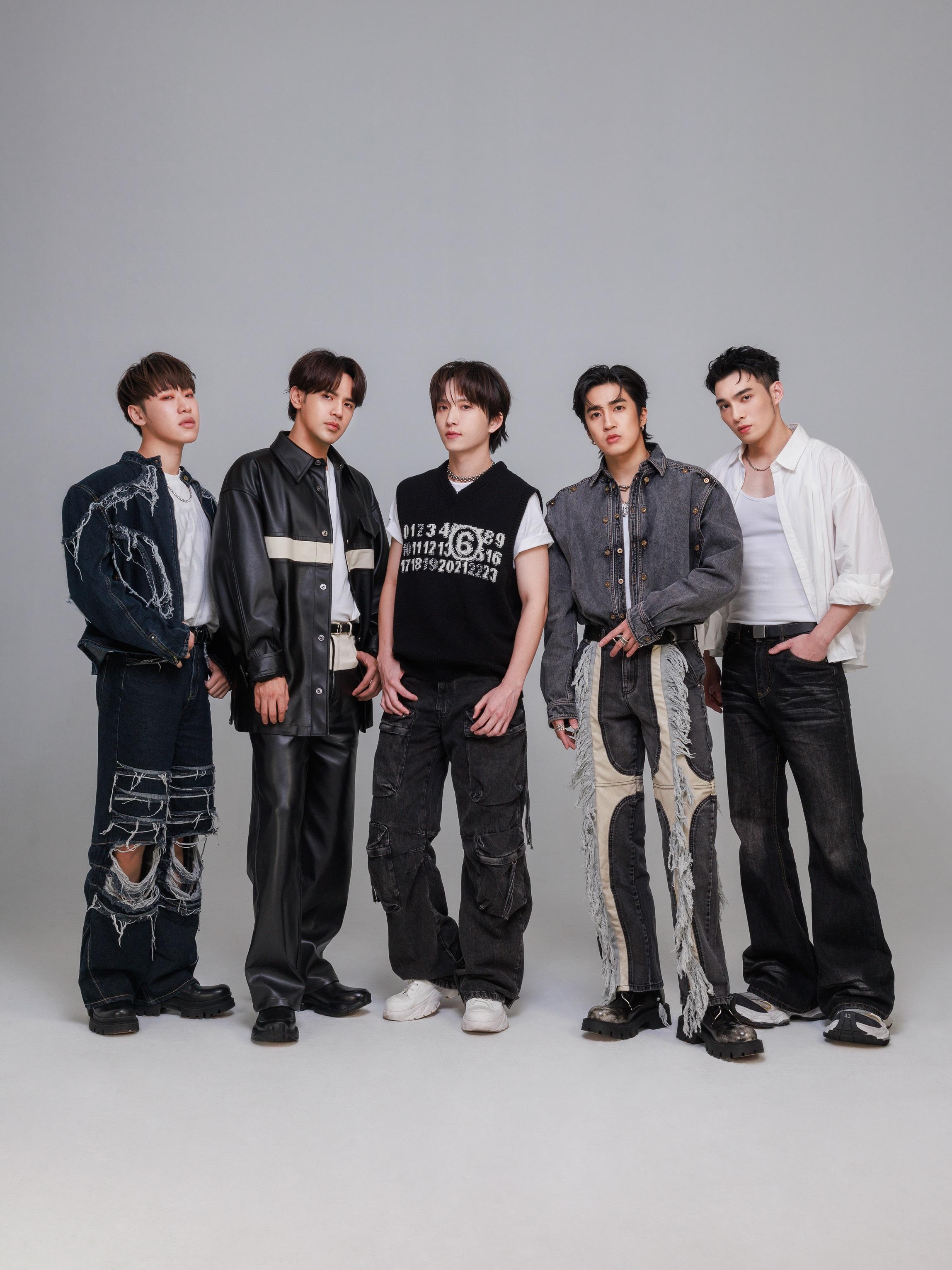 五堅情將於10月合體在廣洲舉行《五堅情 Moon Landing 月面著陸演唱會 》。