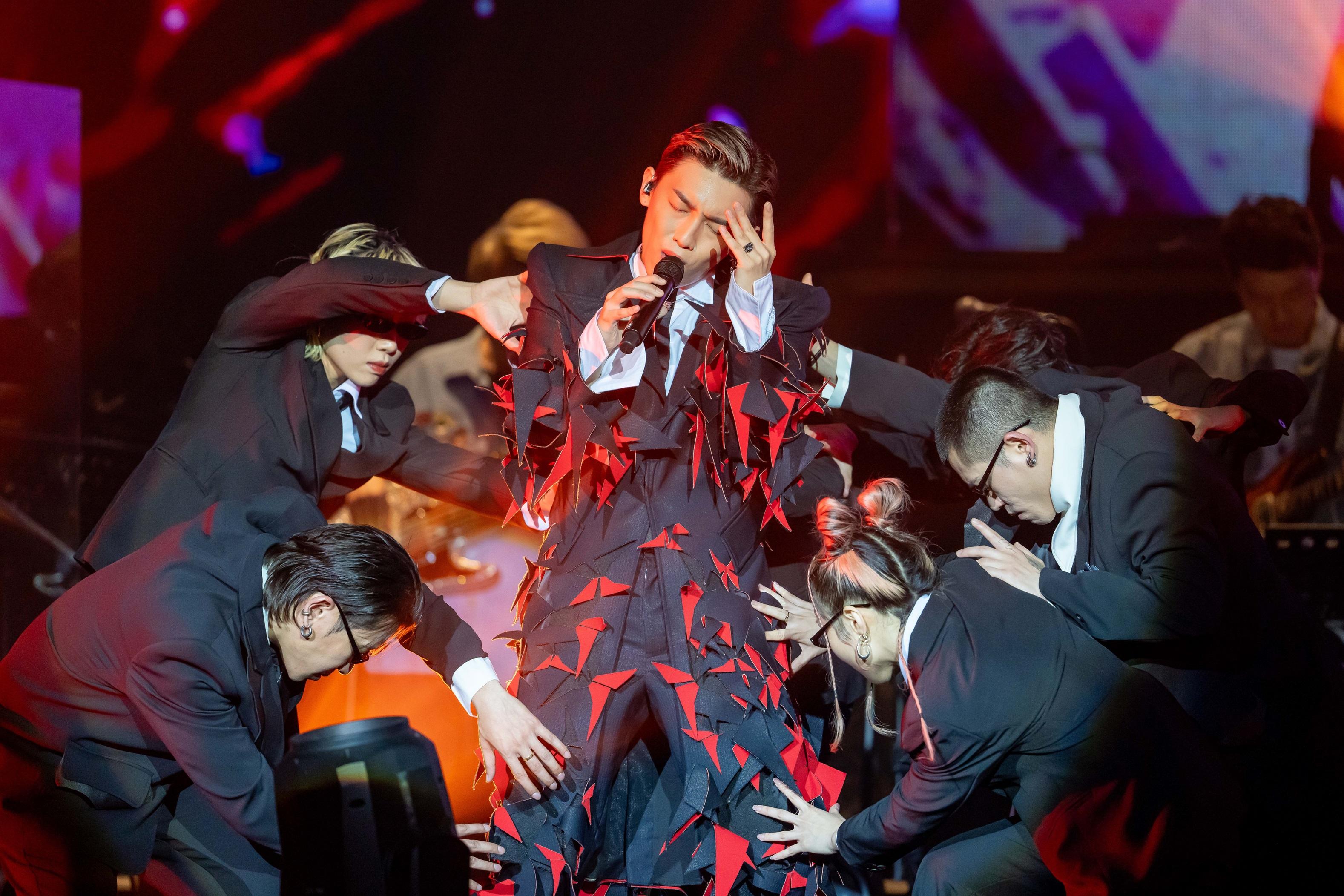 MC張天賦首次到馬拉演出,就創下新世代最年輕男歌手踏上雲星劇場開個唱的紀錄。