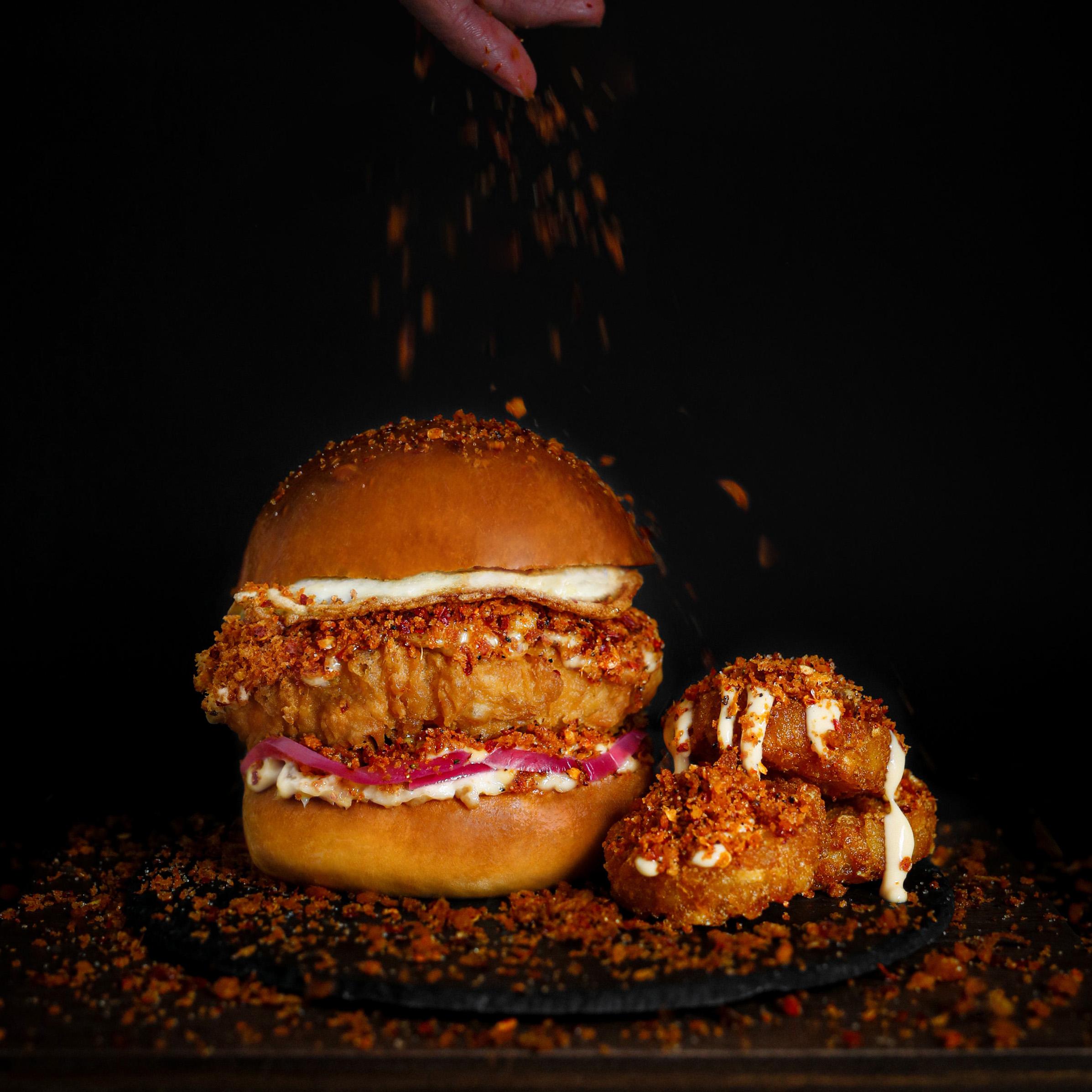 避風塘風沙蝦三文治 $98、避風塘風沙薯餅(3件)$33