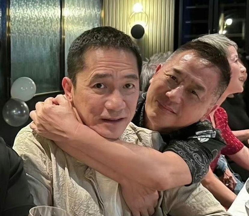 唐唐出席上山詩鈉的生日會, 攬實哥哥生前好拍檔梁朝偉。