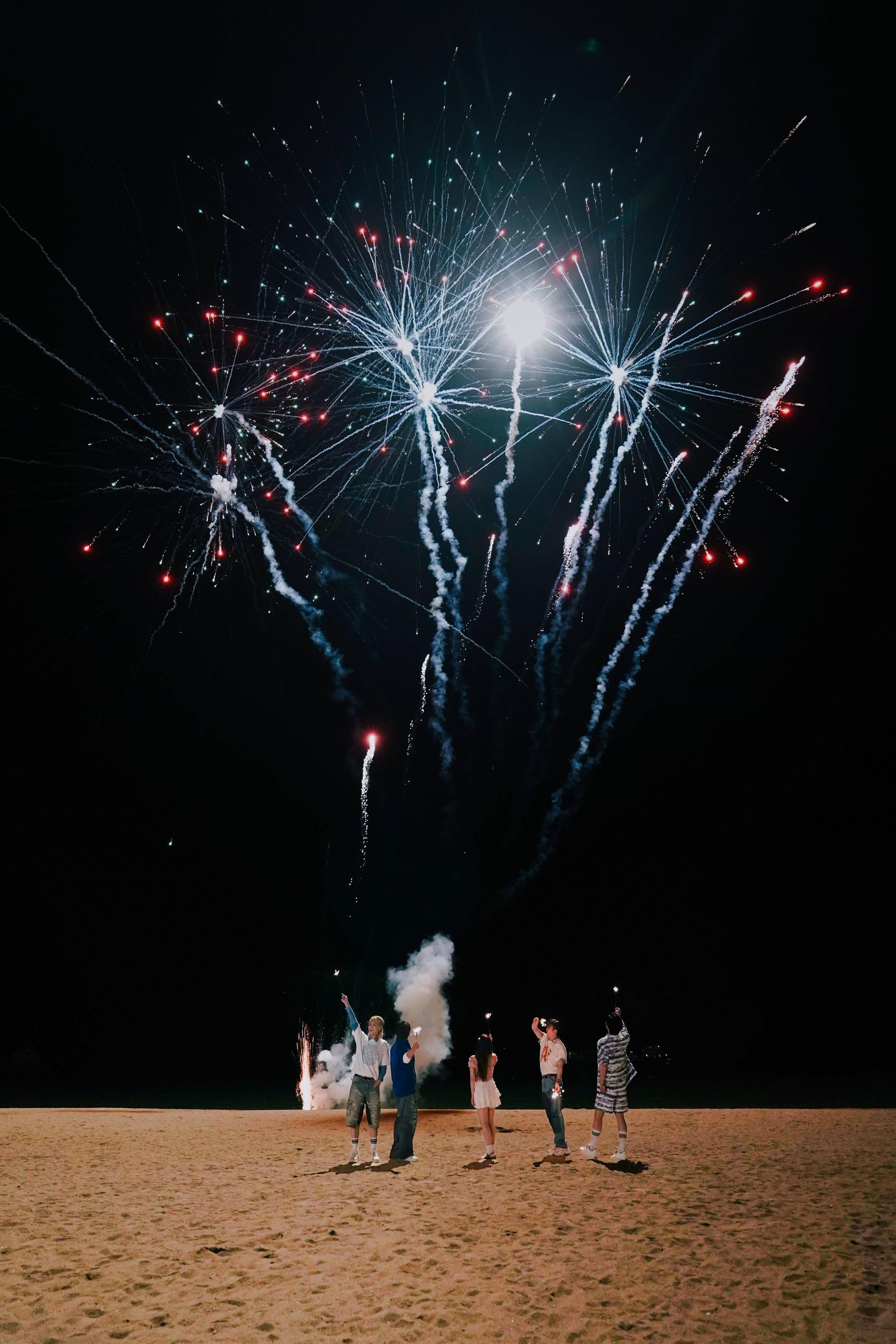 姜濤、Anson Lo、Edan和Jeremy遠赴泰國拍小組歌《Strawberry Love》MV。