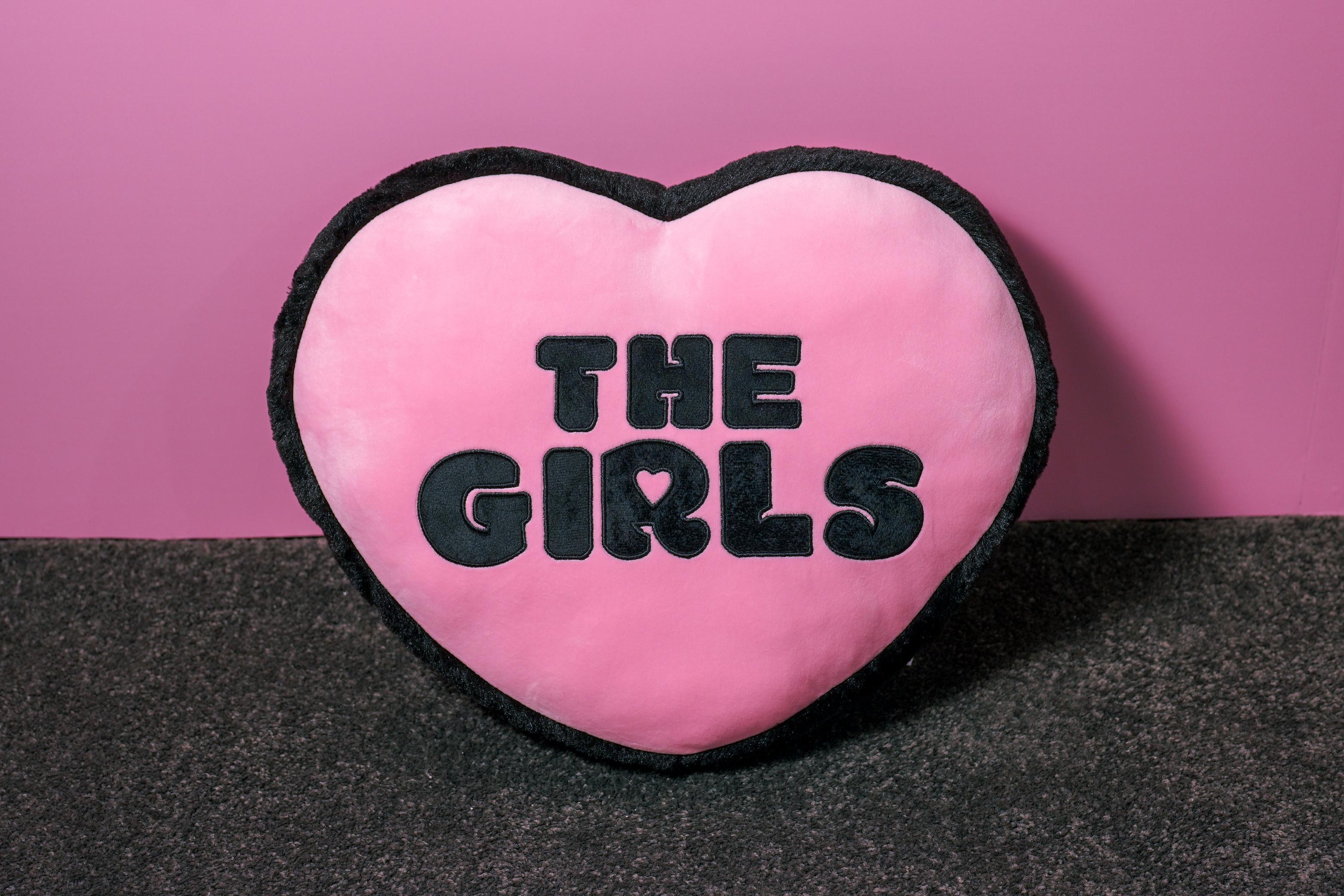 全球首賣! THE GIRLS心型抱枕