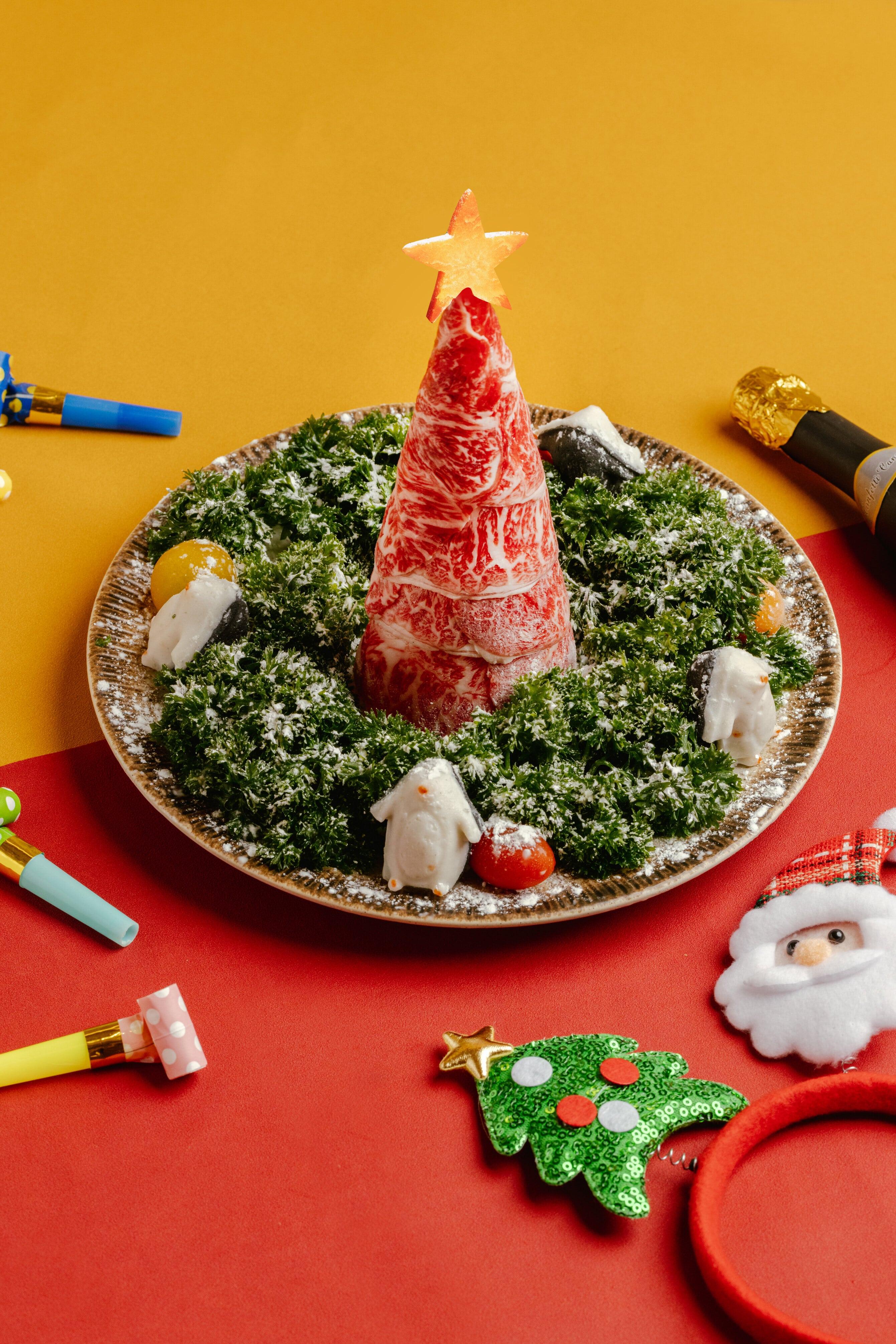 於12月24-25日期間惠顧級別5之澳洲極上和牛海鮮放題或以上級別套餐,更獲贈期間限定和牛聖誕樹一份。