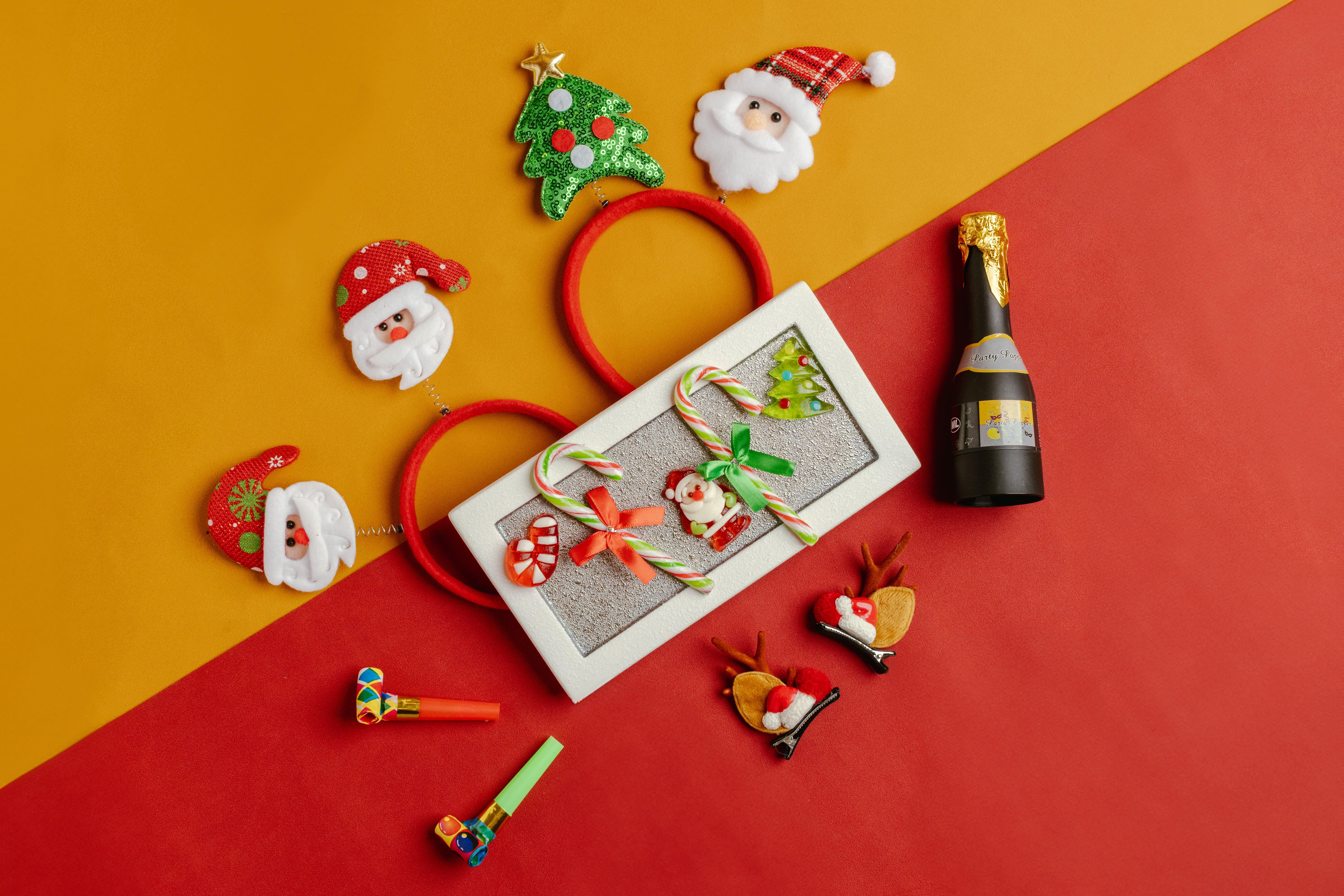 聖誕節期間,牛気將派發聖誕節得意造型糖果及聖誕頭飾。