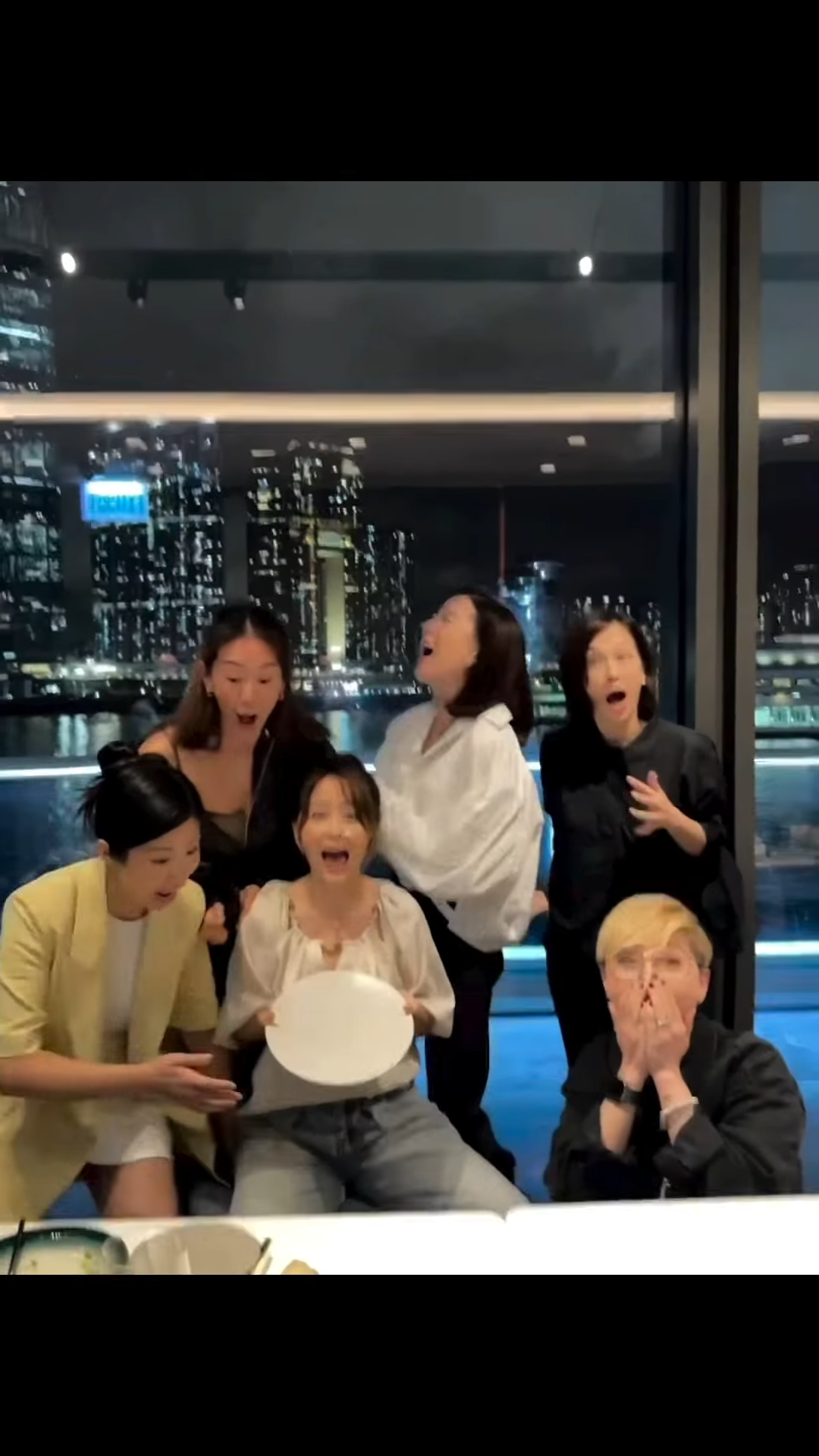 姚樂怡生日聚會發生蛋糕瀡走事件，場面非常好笑！