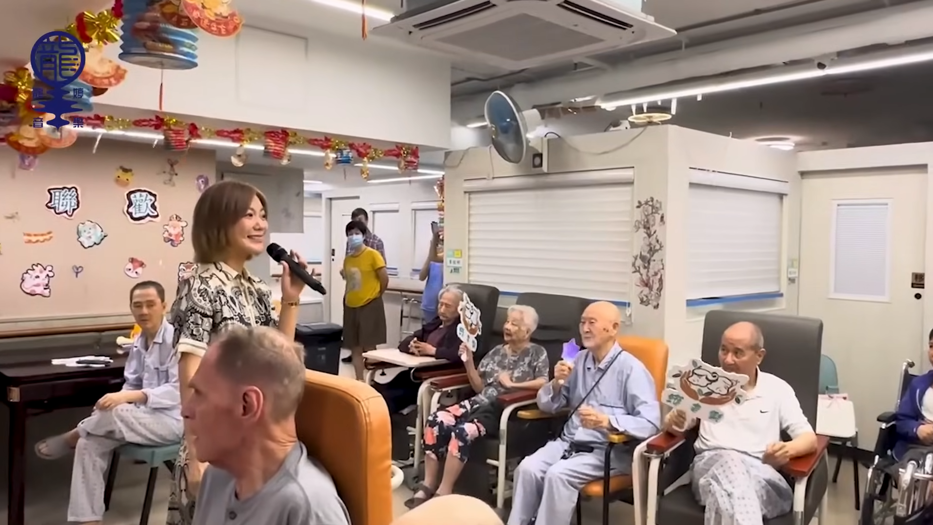 龍婷應北角一間老人院邀請去院舍義唱。
