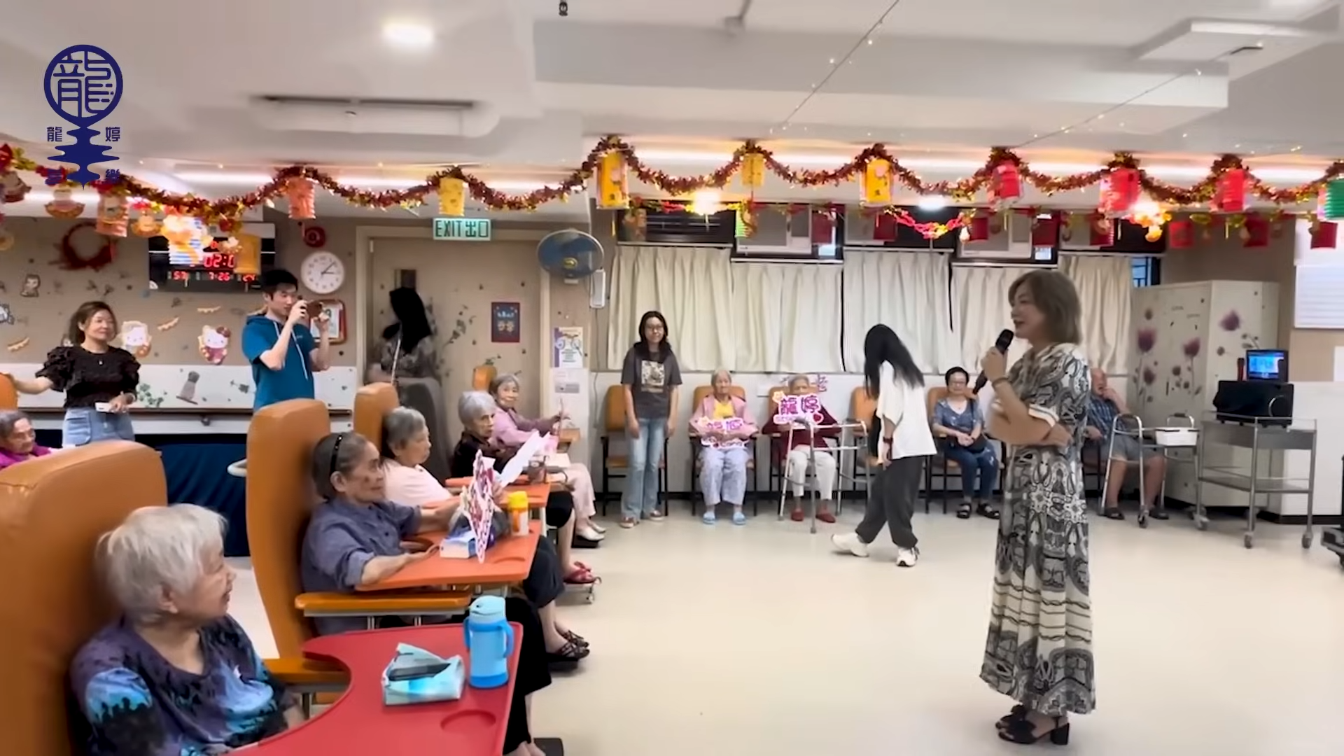 龍婷應北角一間老人院邀請去院舍義唱。