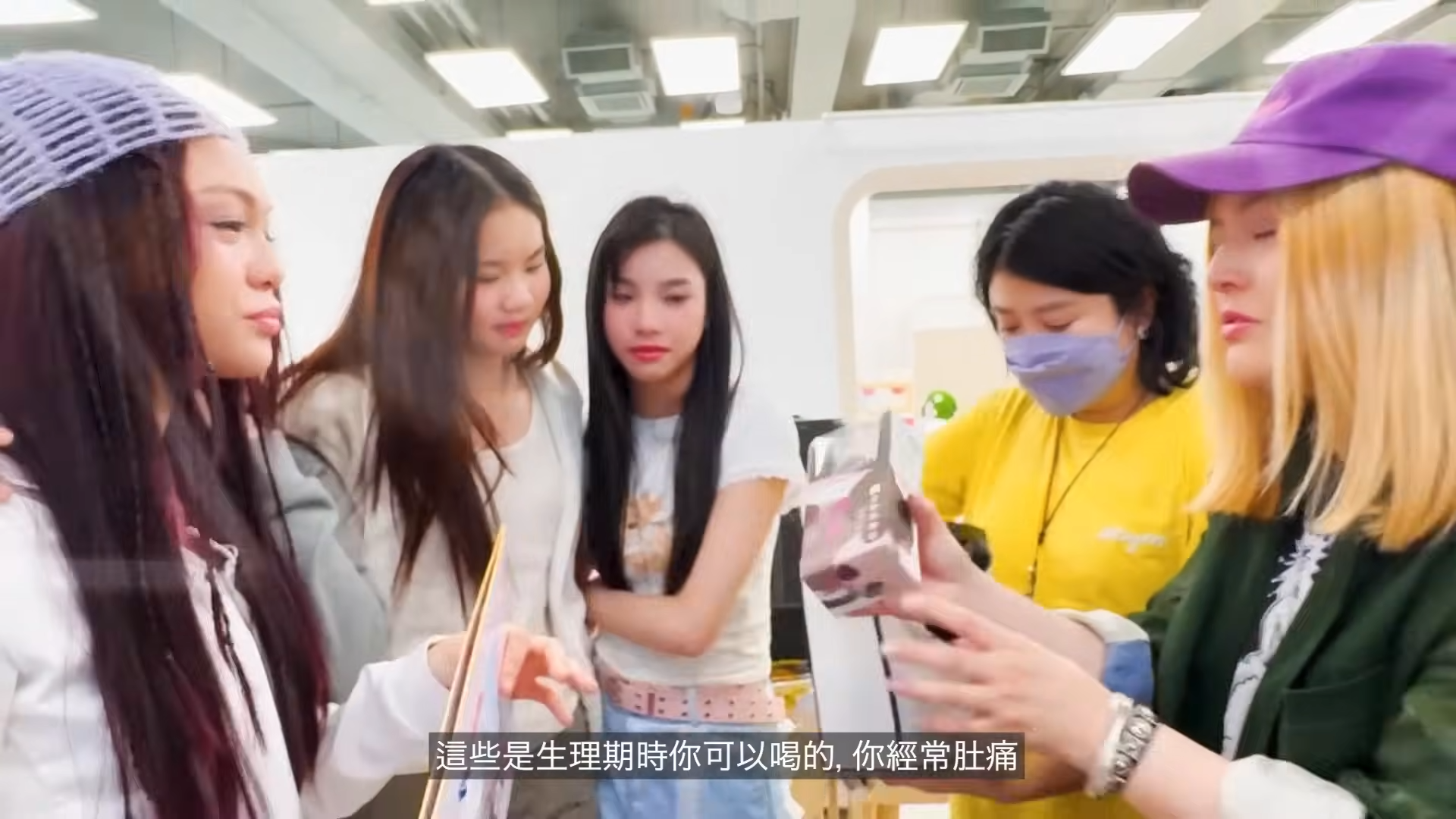 XiX的鄧曉殷(Kiele)要到海外升學,大家都哭成淚人。