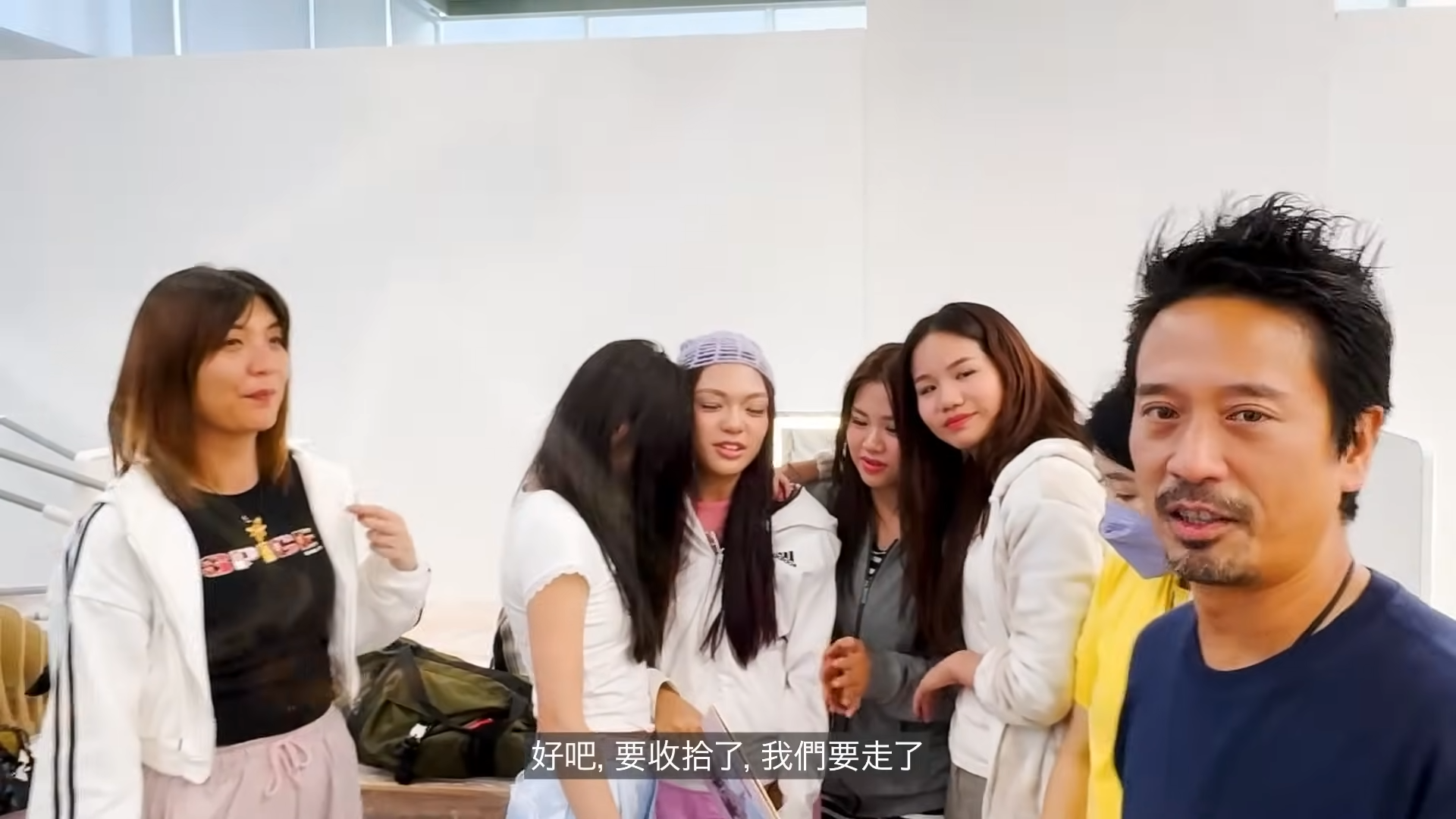 XiX的鄧曉殷(Kiele)要到海外升學,大家都哭成淚人。