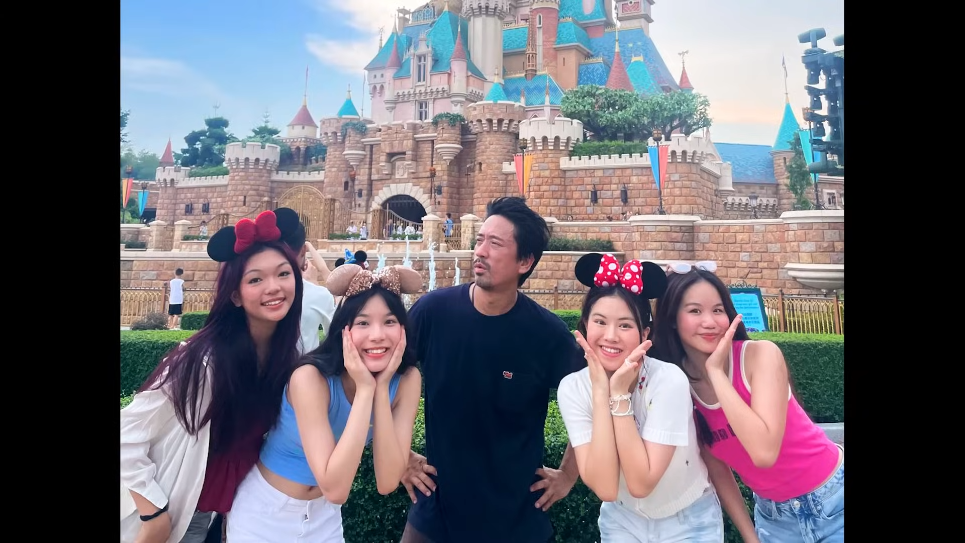 XiX的鄧曉殷(Kiele)要到海外升學,大家都哭成淚人。