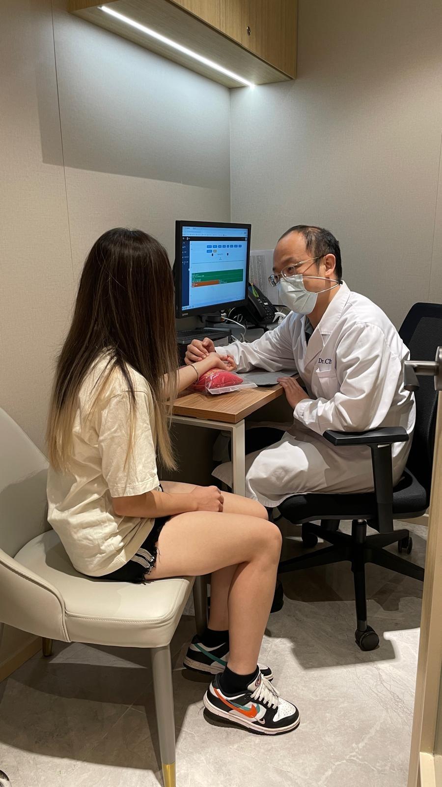 屈臣氏Pacific Place概念店有德善醫療集團的註冊中醫師駐場。