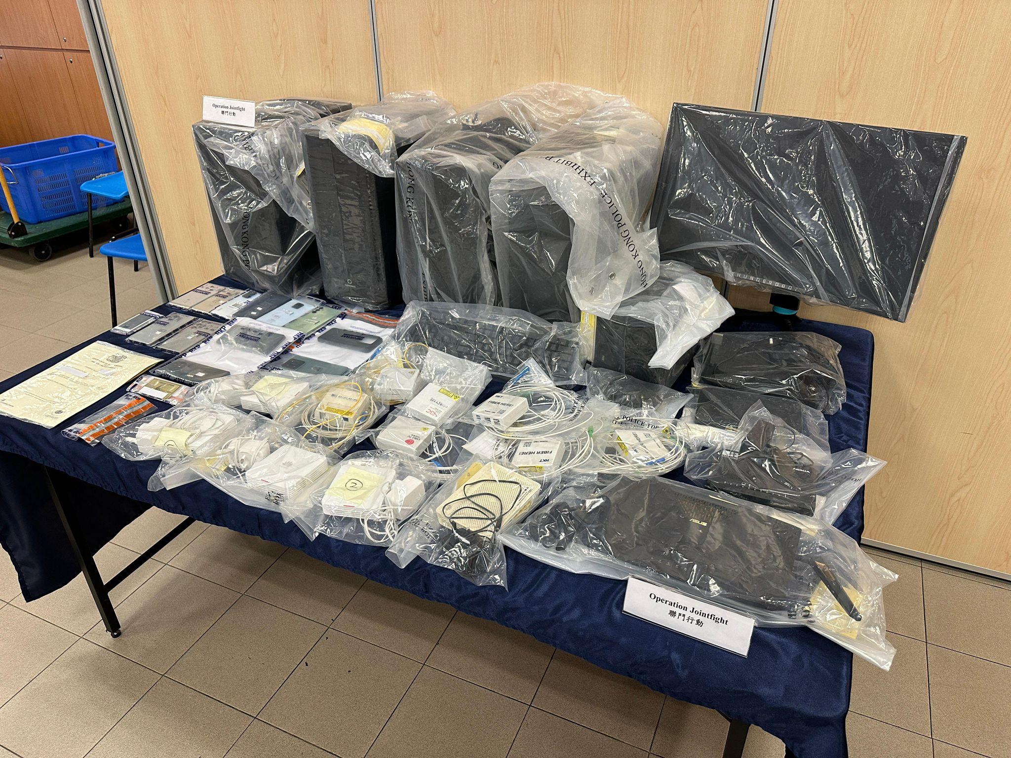 黃大仙警區人員瓦解一個利用加密貨幣洗黑錢的本地集團,拘捕25人。