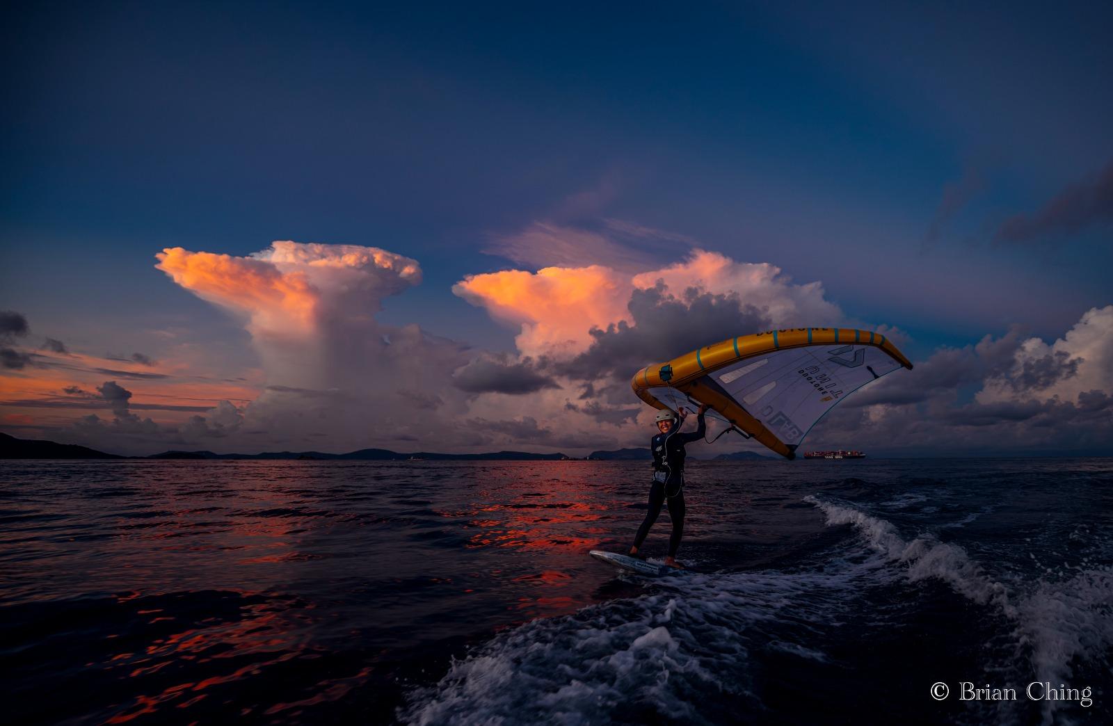 「清晨.城市.運動」慈善攝影展覽,香港滑浪風帆運動員陳晞文。