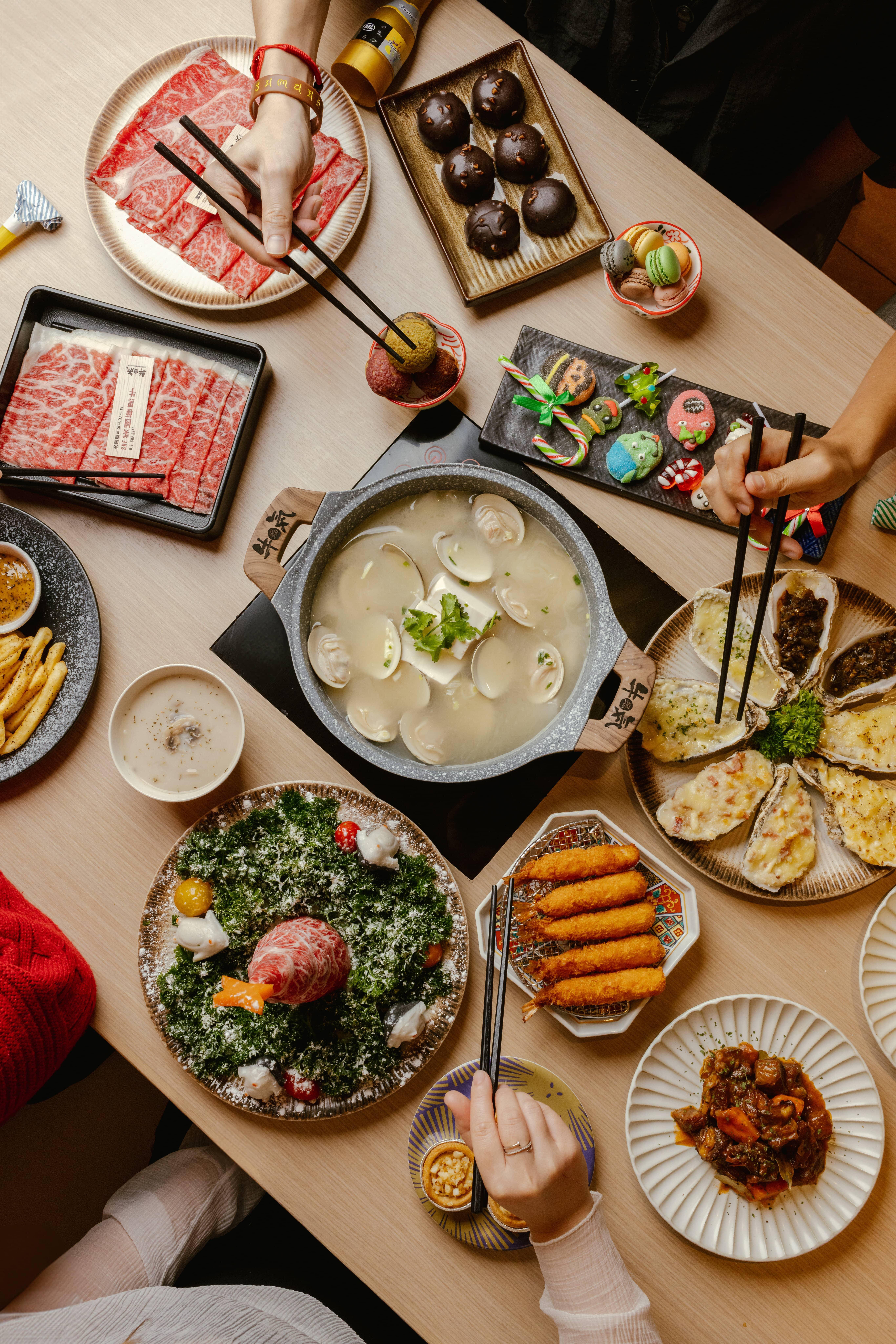 惠顧澳洲穀飼黑安格斯牛+SRF美國極黑牛+海鮮放題(成人$338,小童/長者$258),即可無限任食焗生蠔。