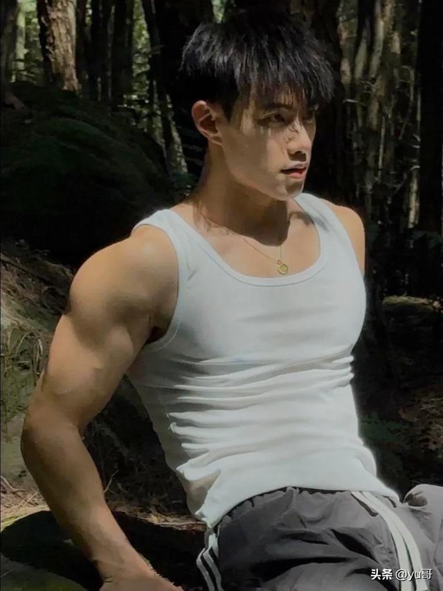 內地27歲鮮肉健身網紅劉燦生前微博達10萬粉絲。