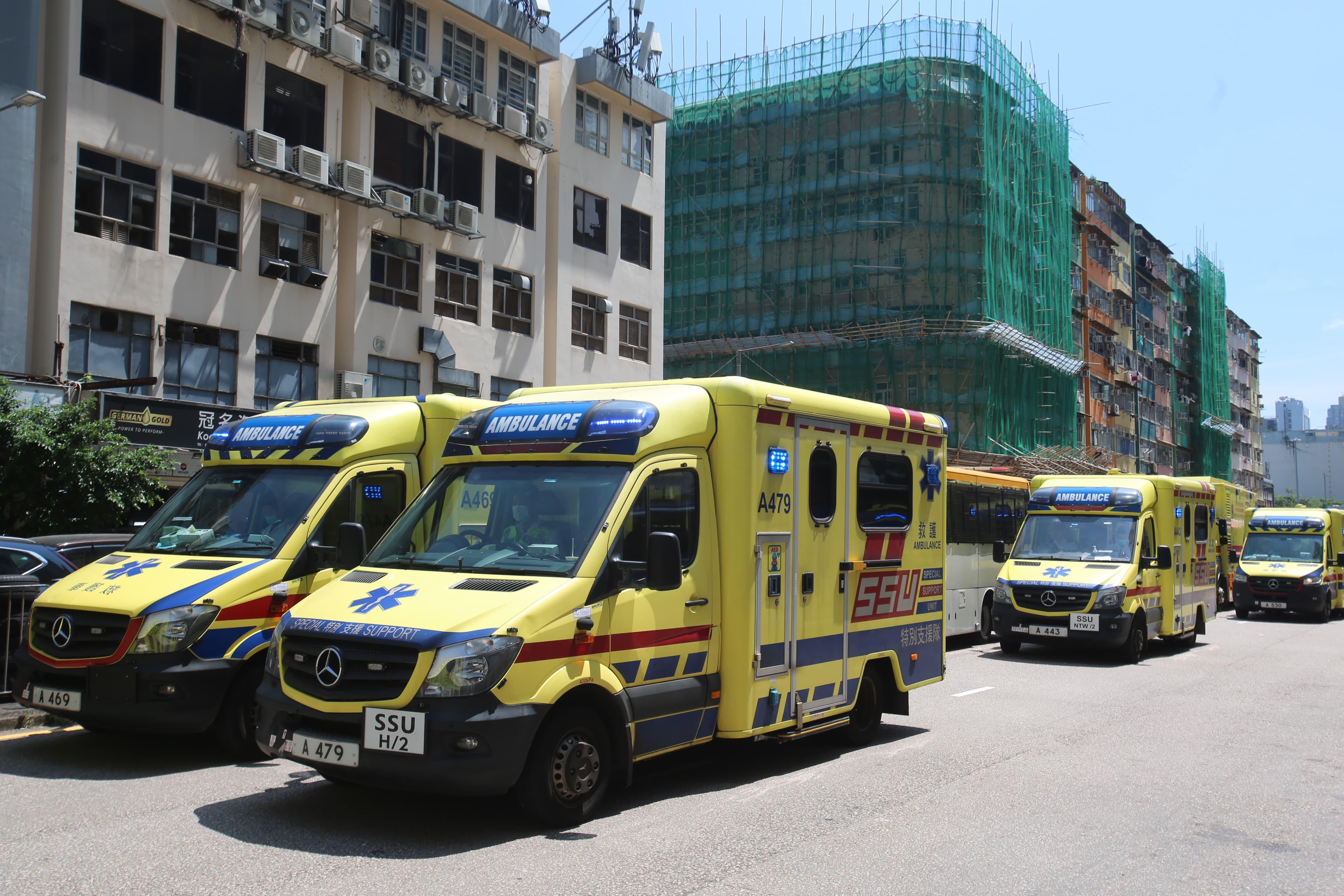 有內地團團友在路邊嘔吐,多人不適