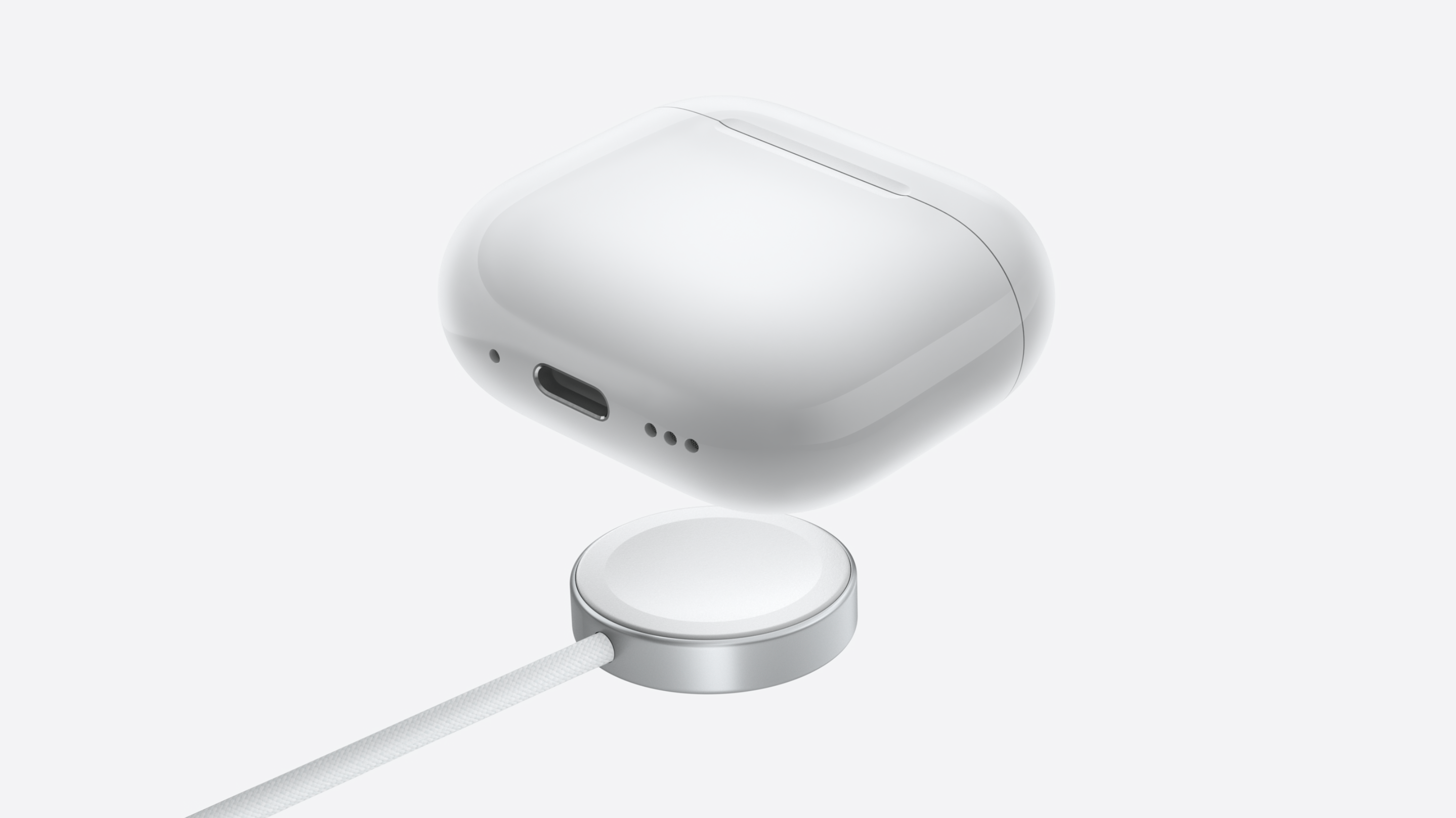 AirPods 4主動消噪型號有最細小的無線充電盒,可用Apple Watch充電器充電。