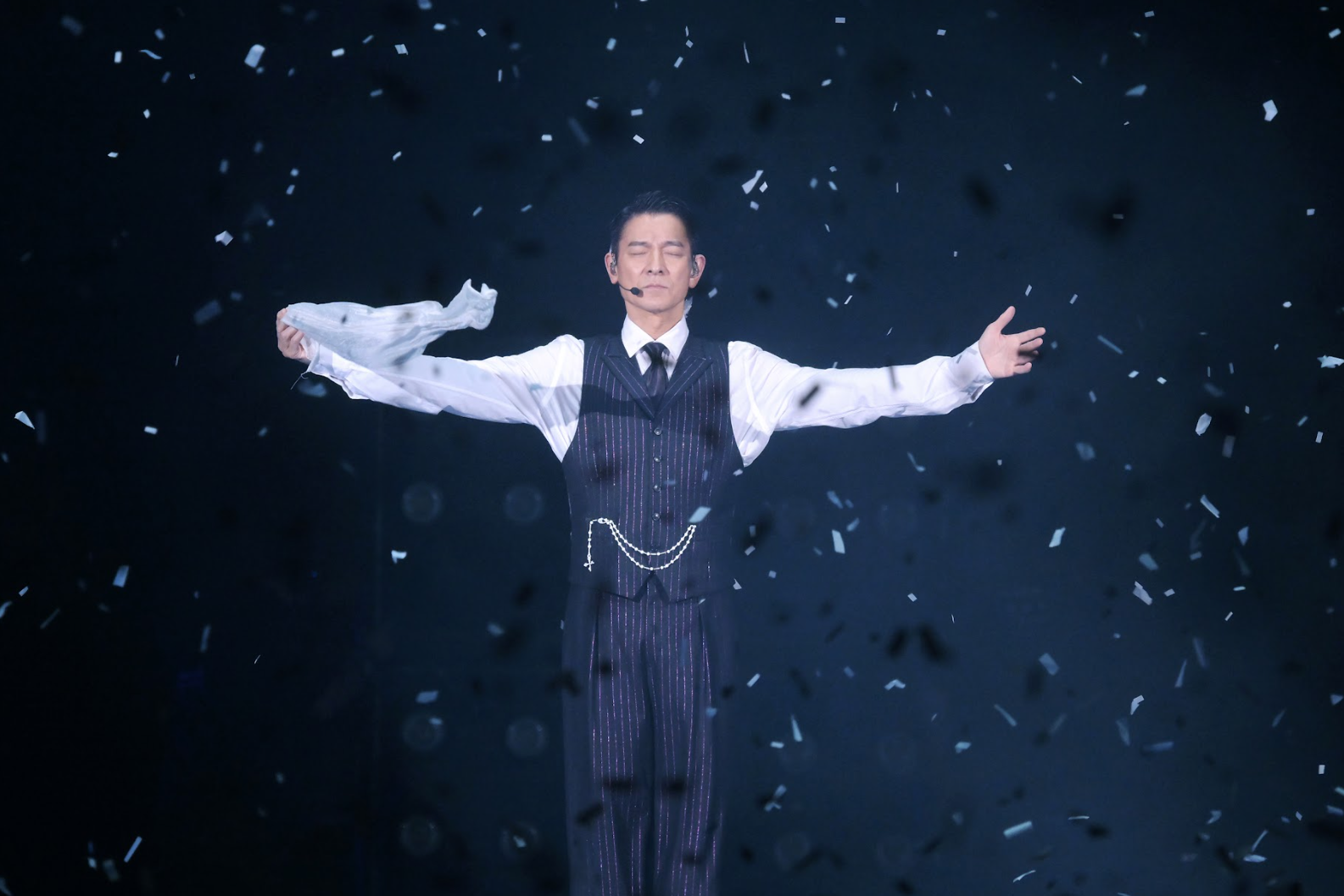 昨晚巡唱深圳站最後一場完結後,華仔坦言未夠喉。