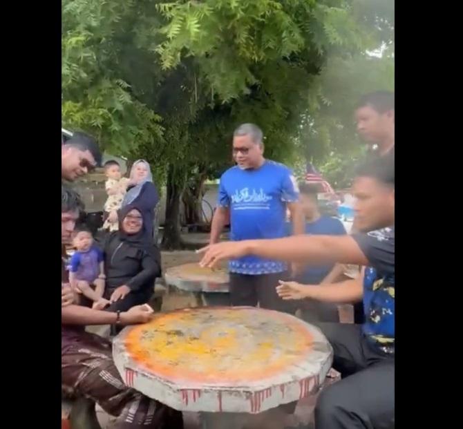 青年的手臂突然軟下來。(互聯網)