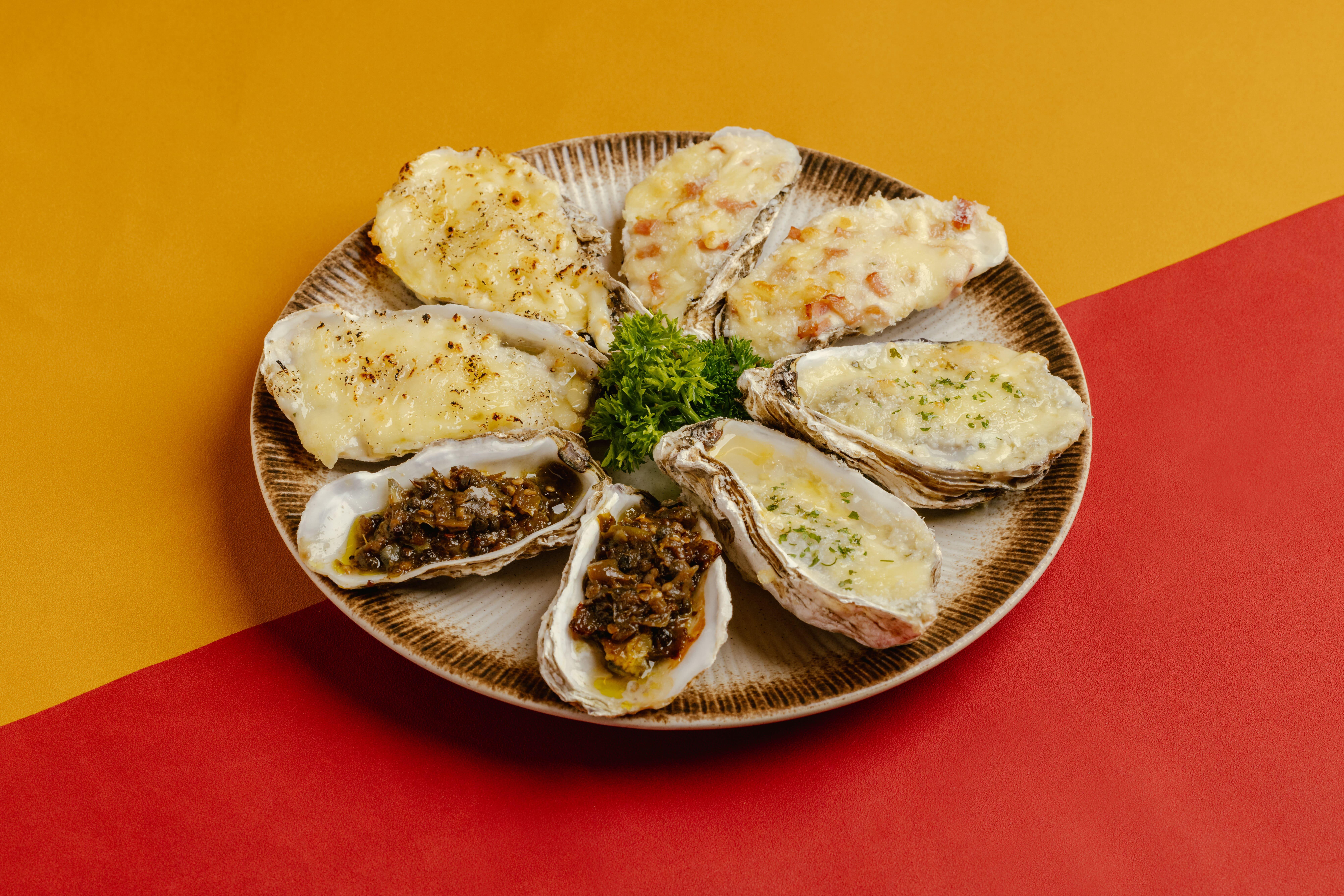 焗生蠔有法式蒜香芝士、美式煙肉白汁、意式奶油香草及日式山椒大葱口味,輪流分段供應。