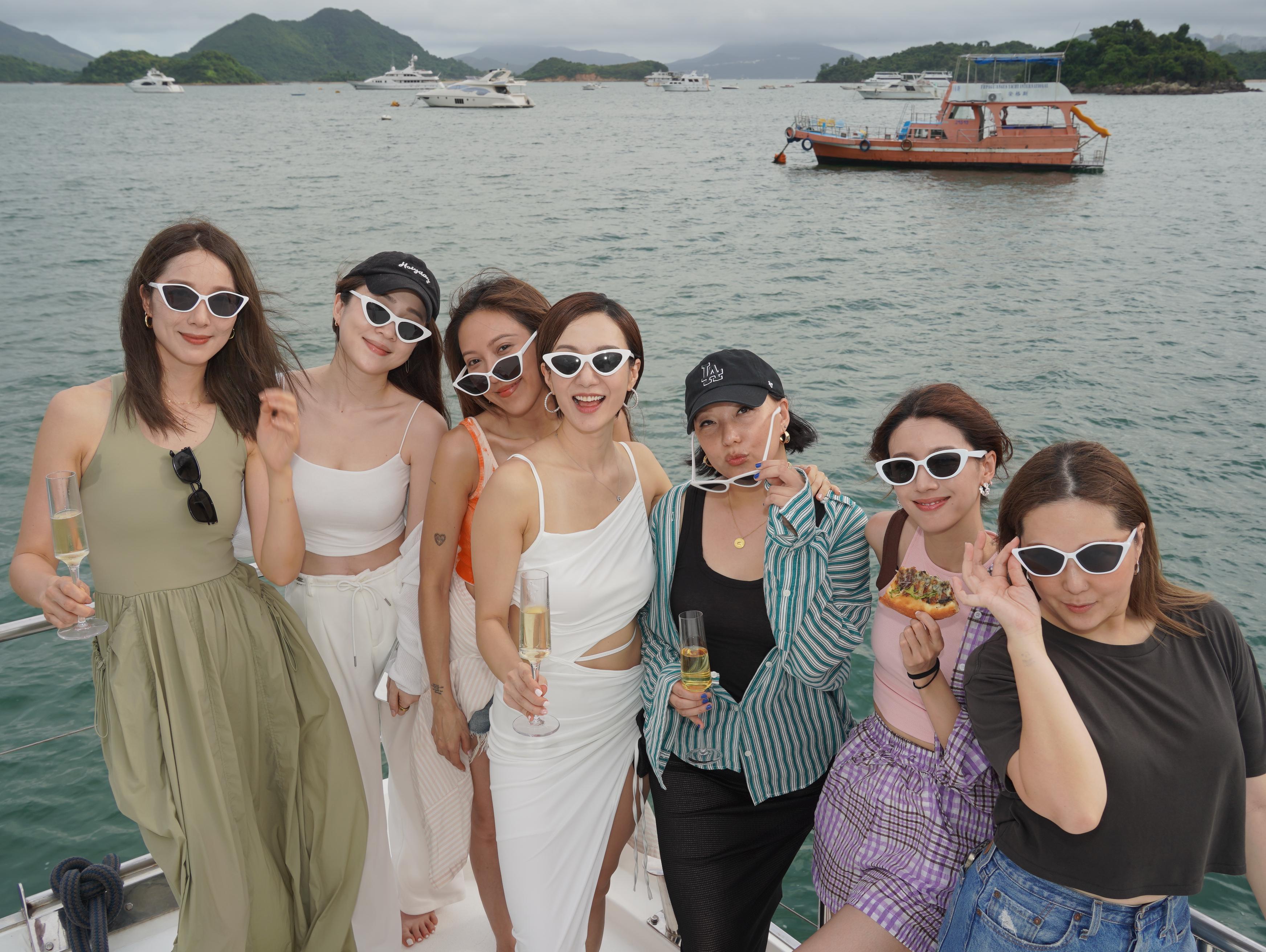 王君馨開船P慶祝新歌,邀請一眾好友上船。