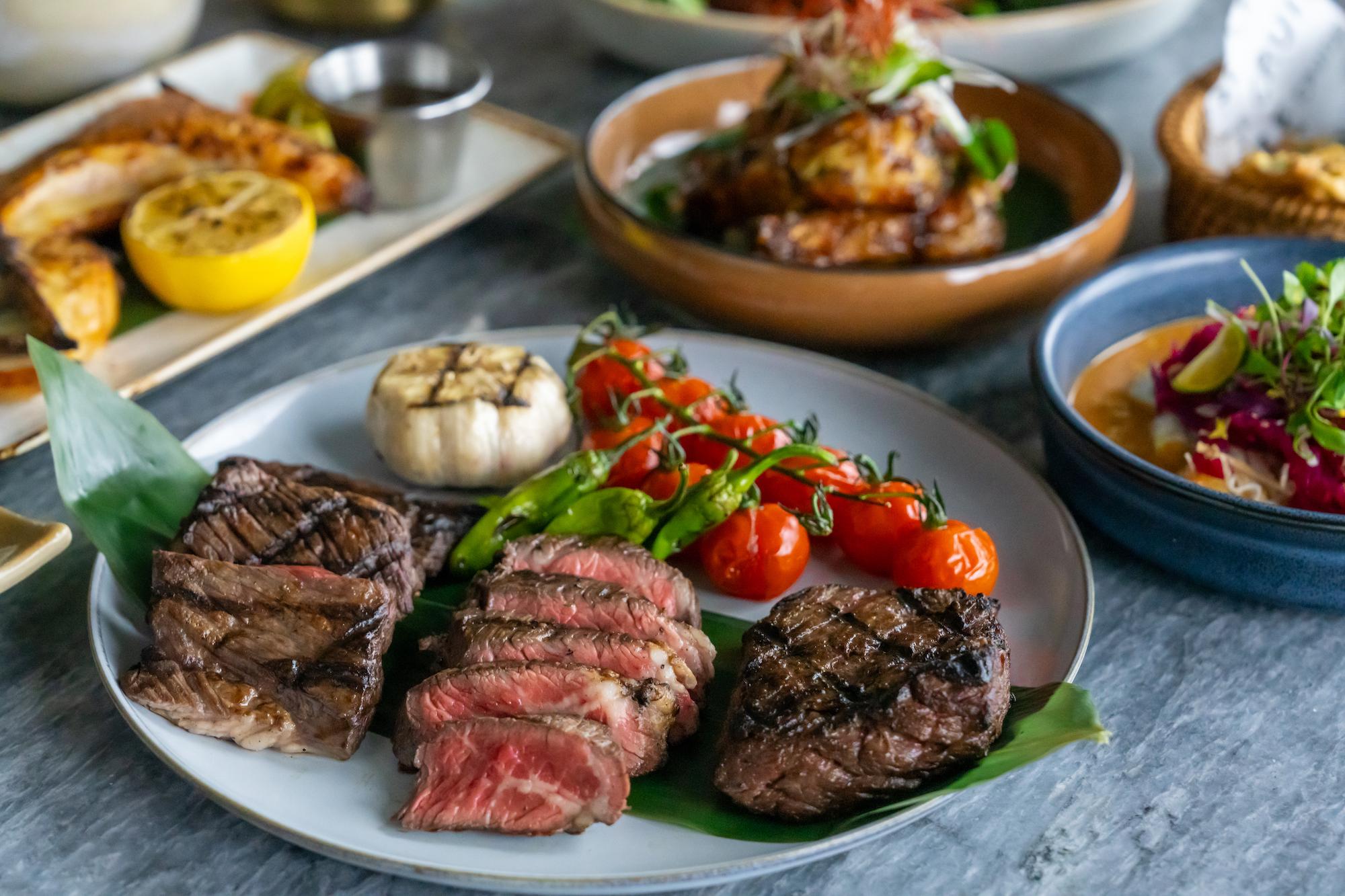 任食三款部位澳洲M5和牛牛扒。