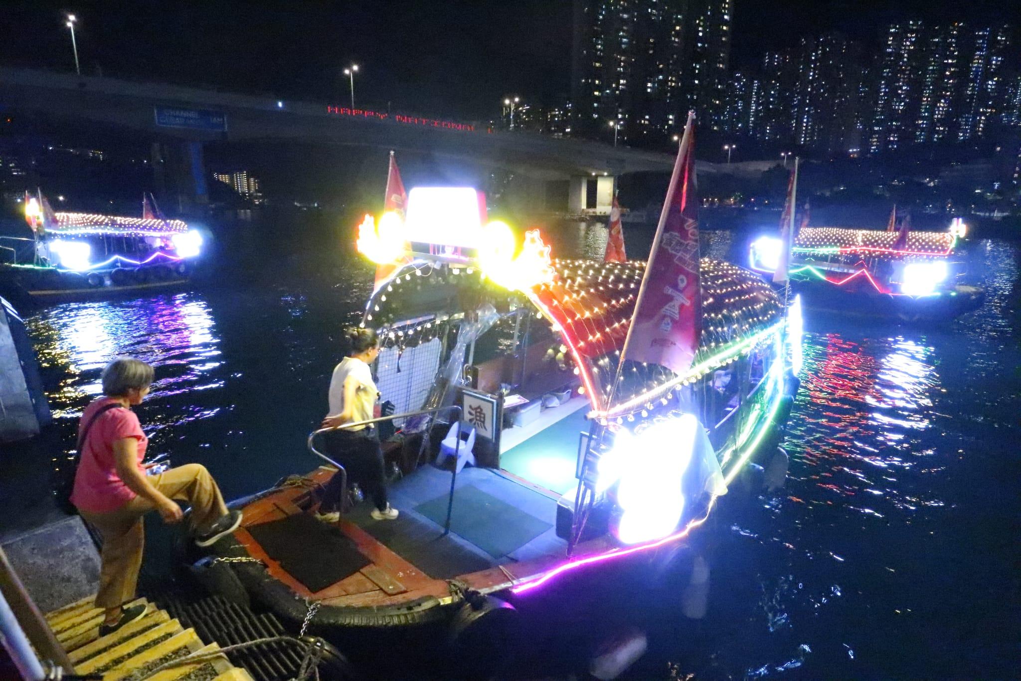 南區舉辦以大熊貓為主題的綵艇活動。(鍾式明攝)