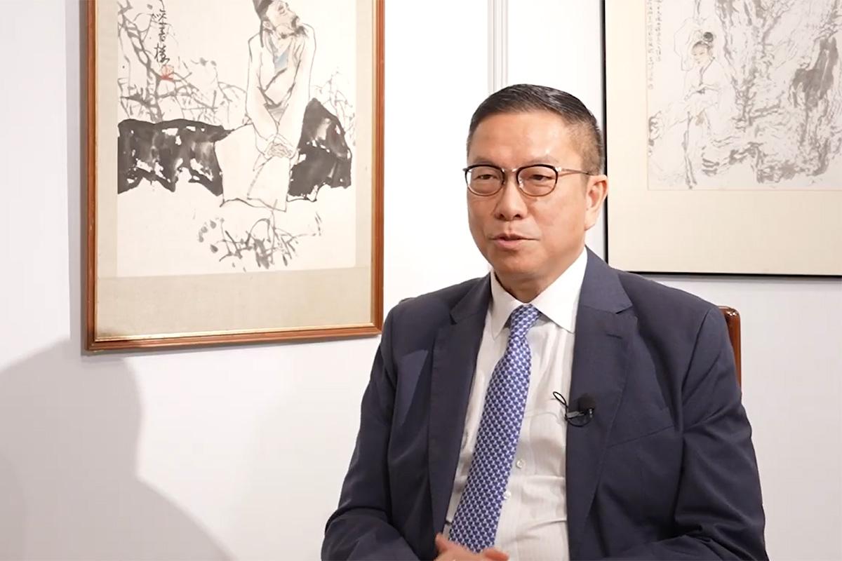 施榮懷表示,這群年輕人若可重投社會和職場,對本港整體營商、做生意等都有好處。(「蛻變計劃」影片截圖)