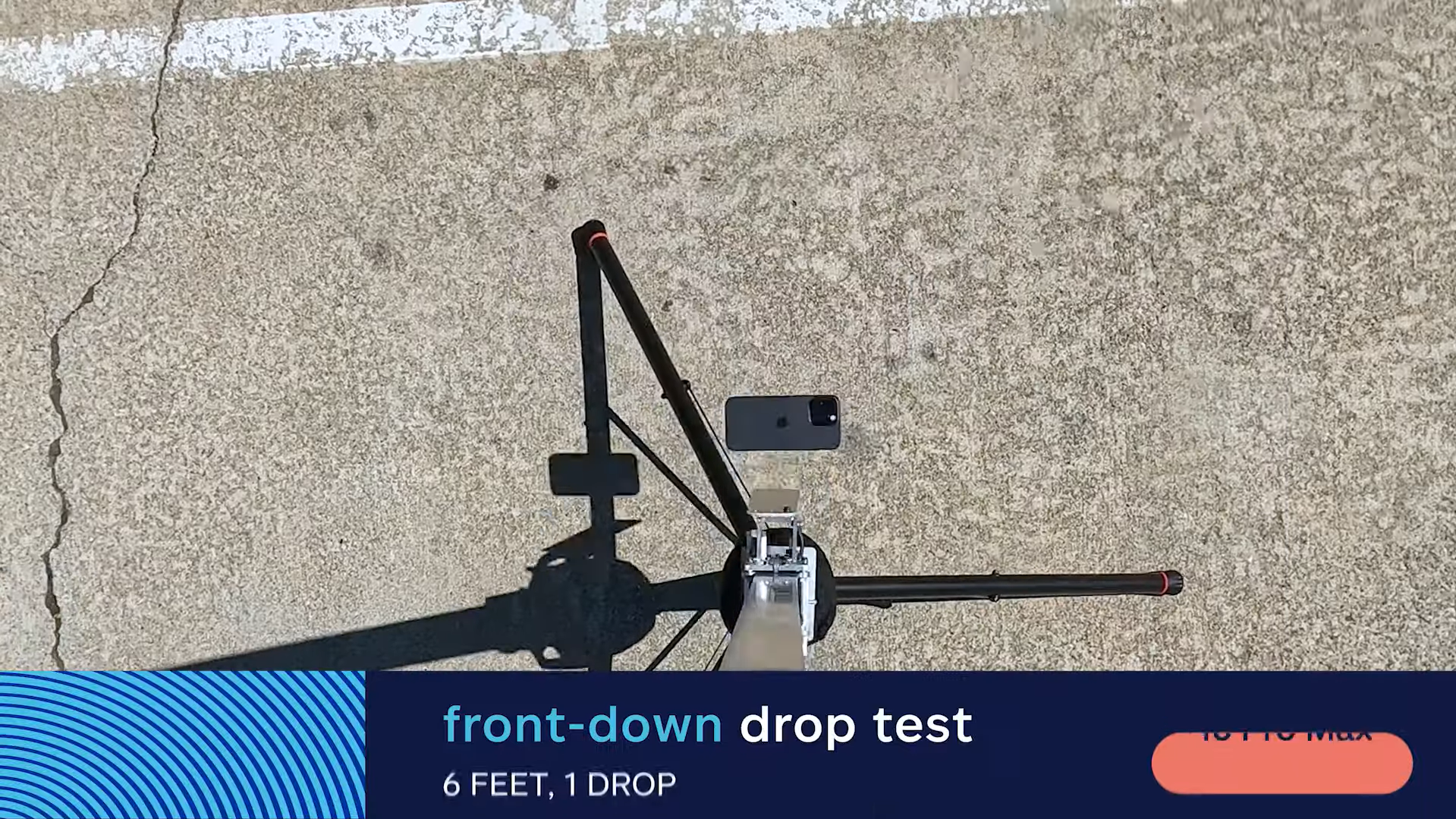 Allstate使用「DropBot」機器模擬iPhone 16 Pro Max從6呎高處摔落。(YouTube截圖)