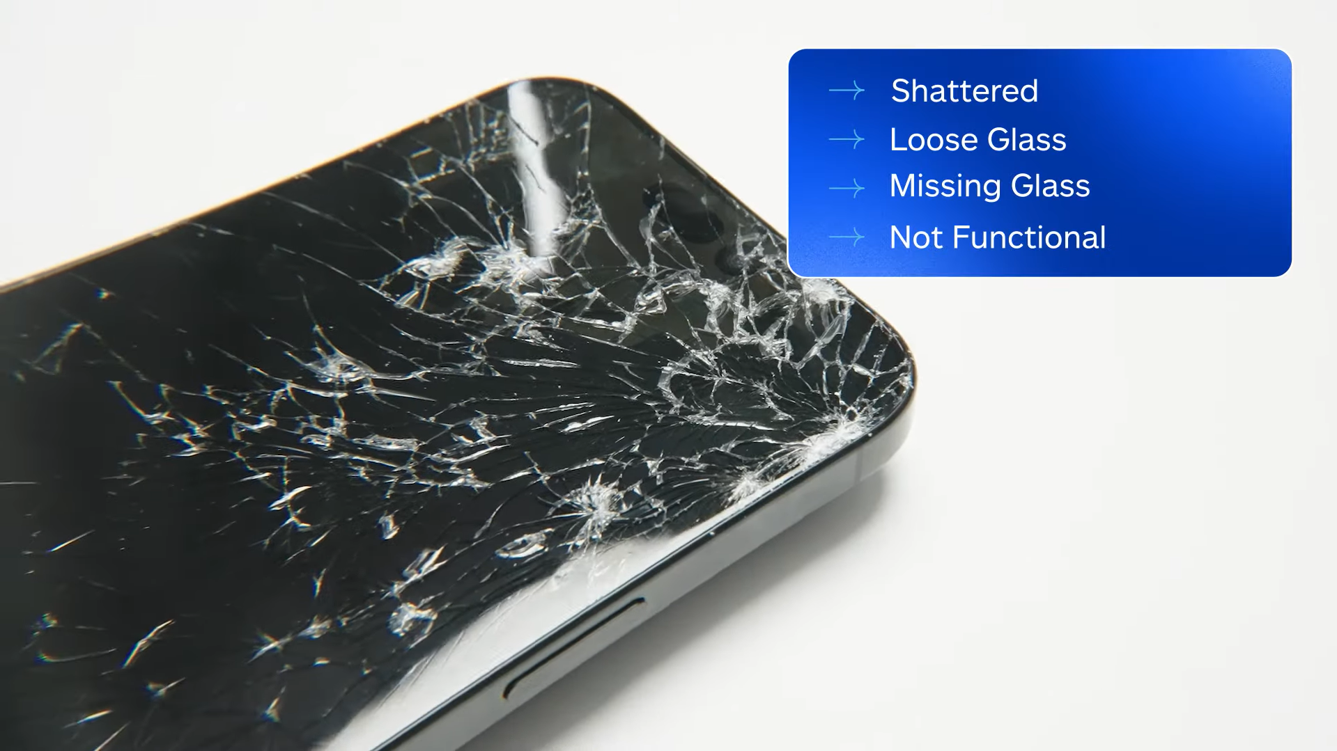 可見iPhone 16 Pro Max的正面顯示屏破碎及不能使用。(YouTube截圖)