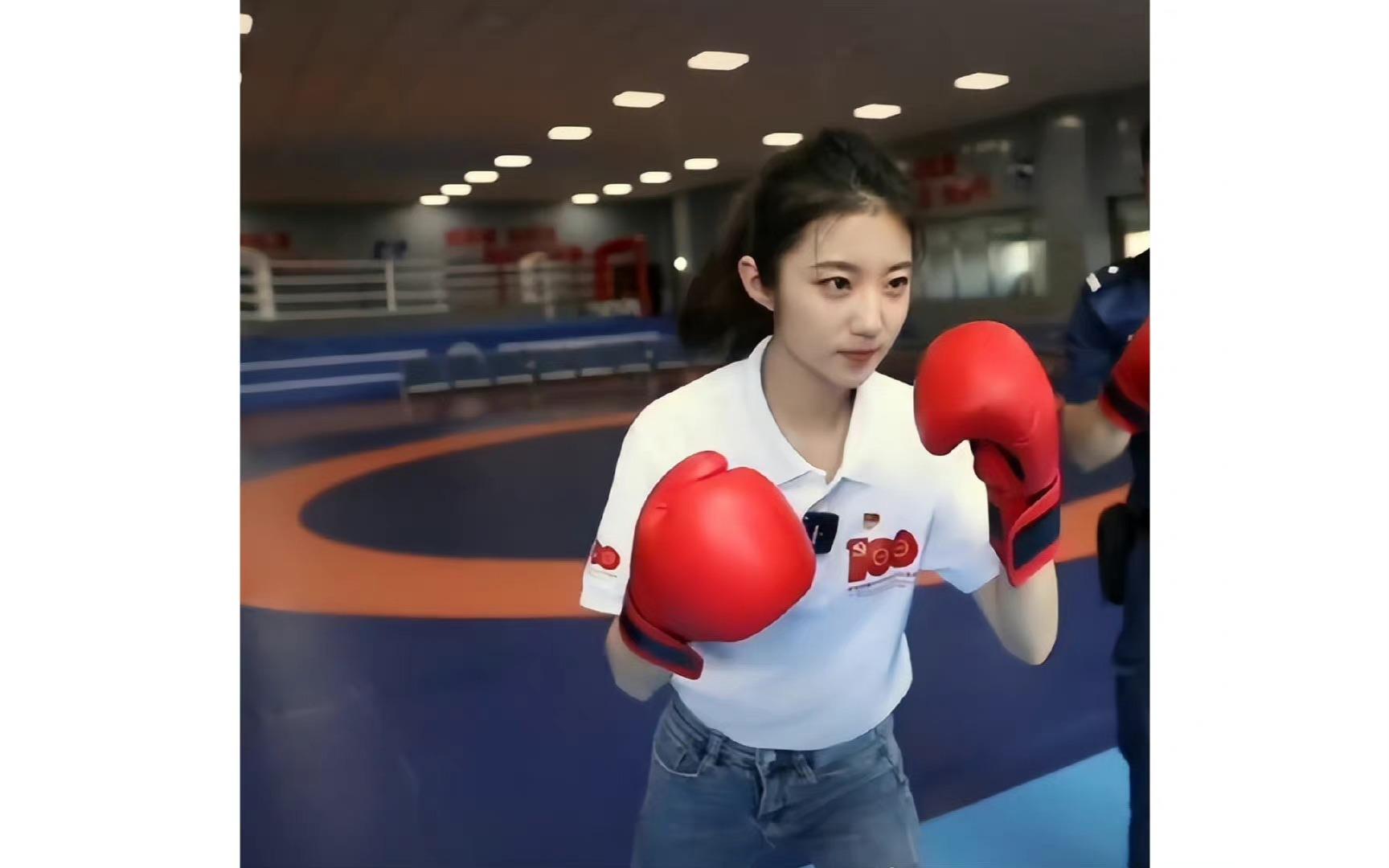 「最美警花」張津瑜。(微博圖片)