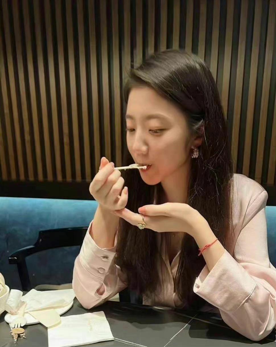 「最美警花」張津瑜。(微博圖片)