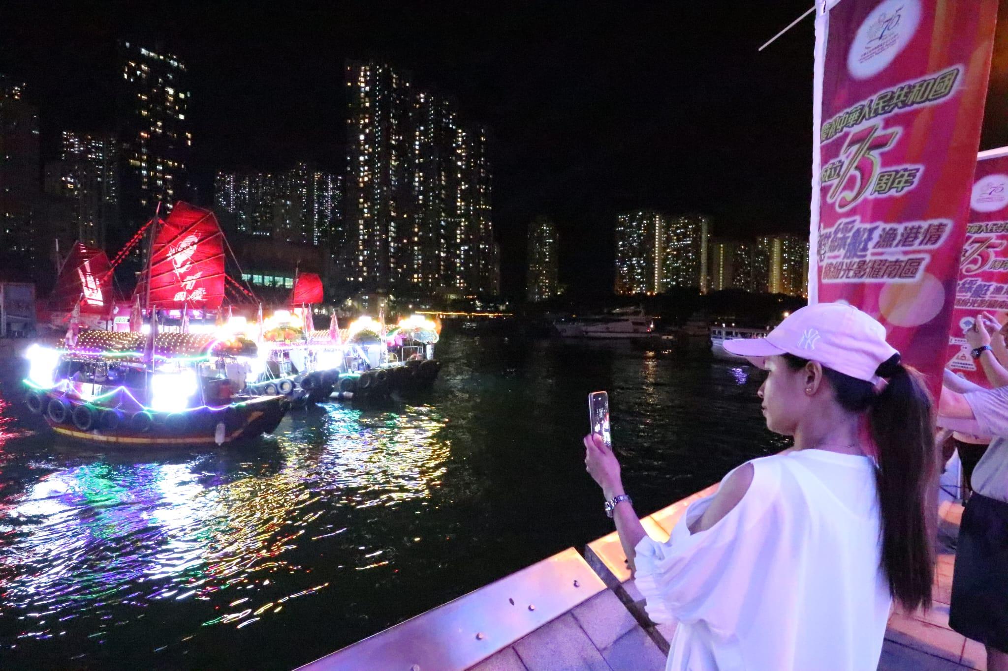 南區舉辦以大熊貓為主題的綵艇活動。(鍾式明攝)