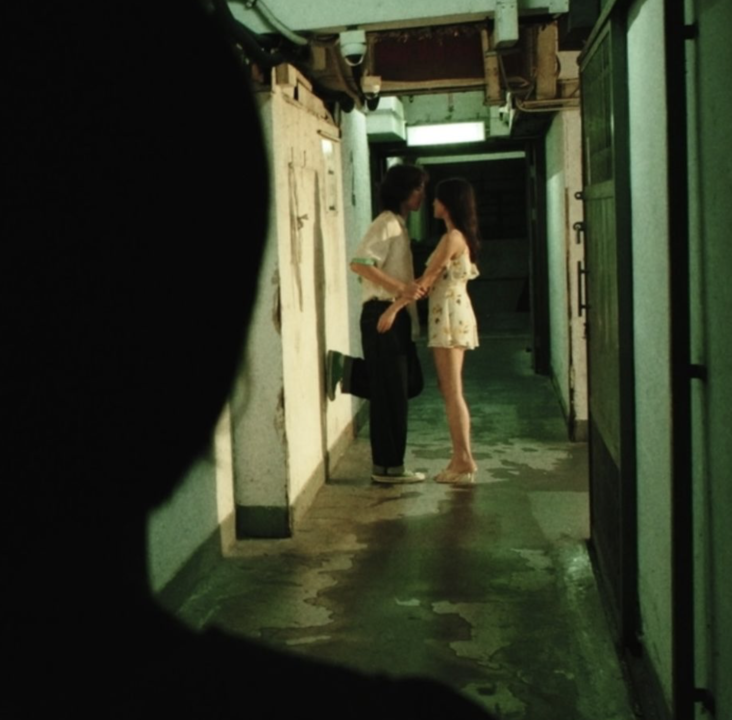 許倚榕為張明偉樂隊Charming Way拍《一些事一些人》MV,二人有親密鏡頭