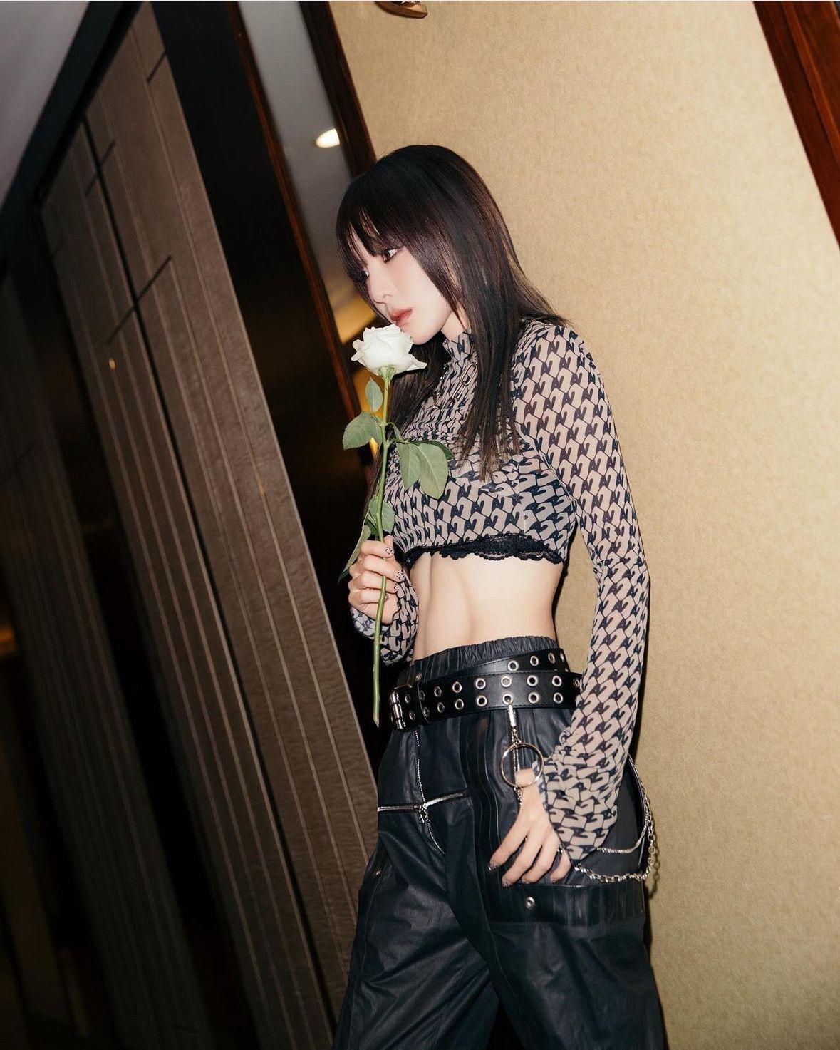 Fans們期待2NE1能夠再次在舞台上展現出無與倫比的音樂才華和魅力。