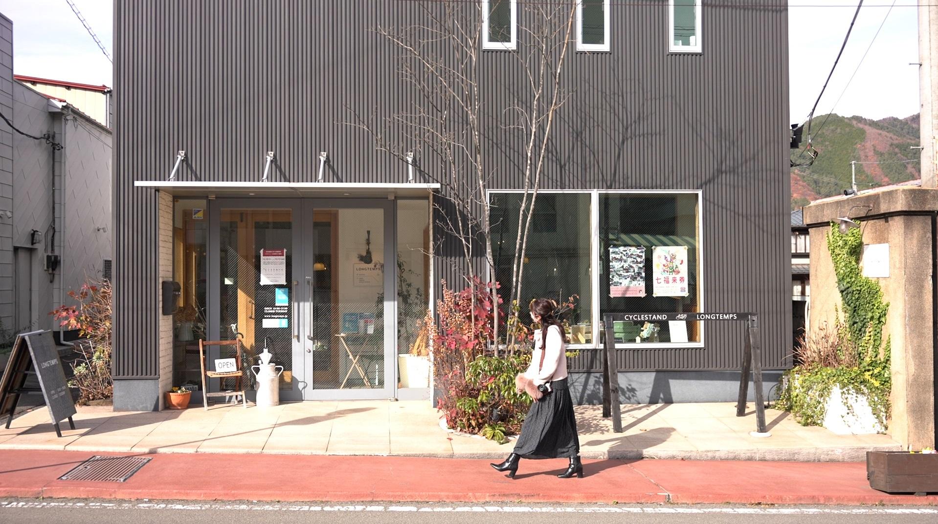 市政府已著手活化「本町通」。圖為當地新開的時尚咖啡店。(互聯網)