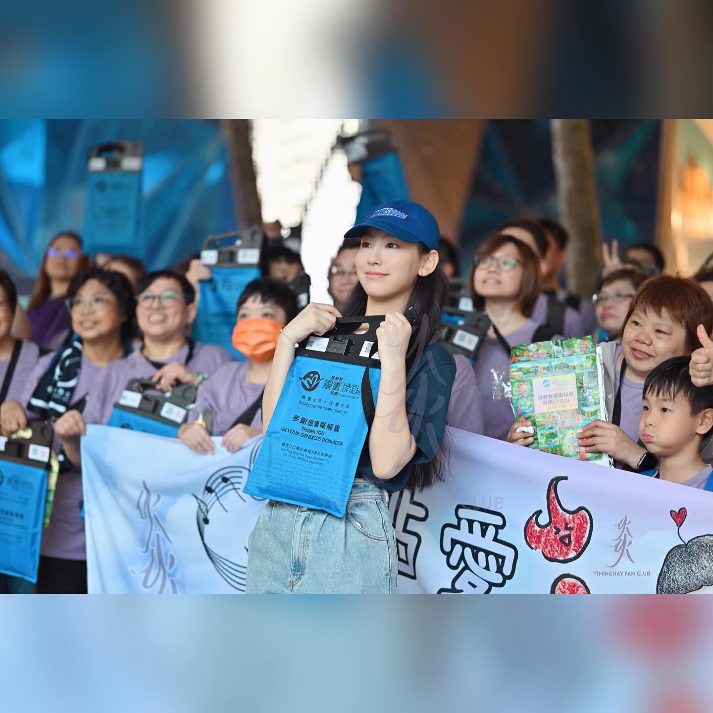 熱心公益的Gigi,今日帶同fans一起參加慈善賣旗活動。