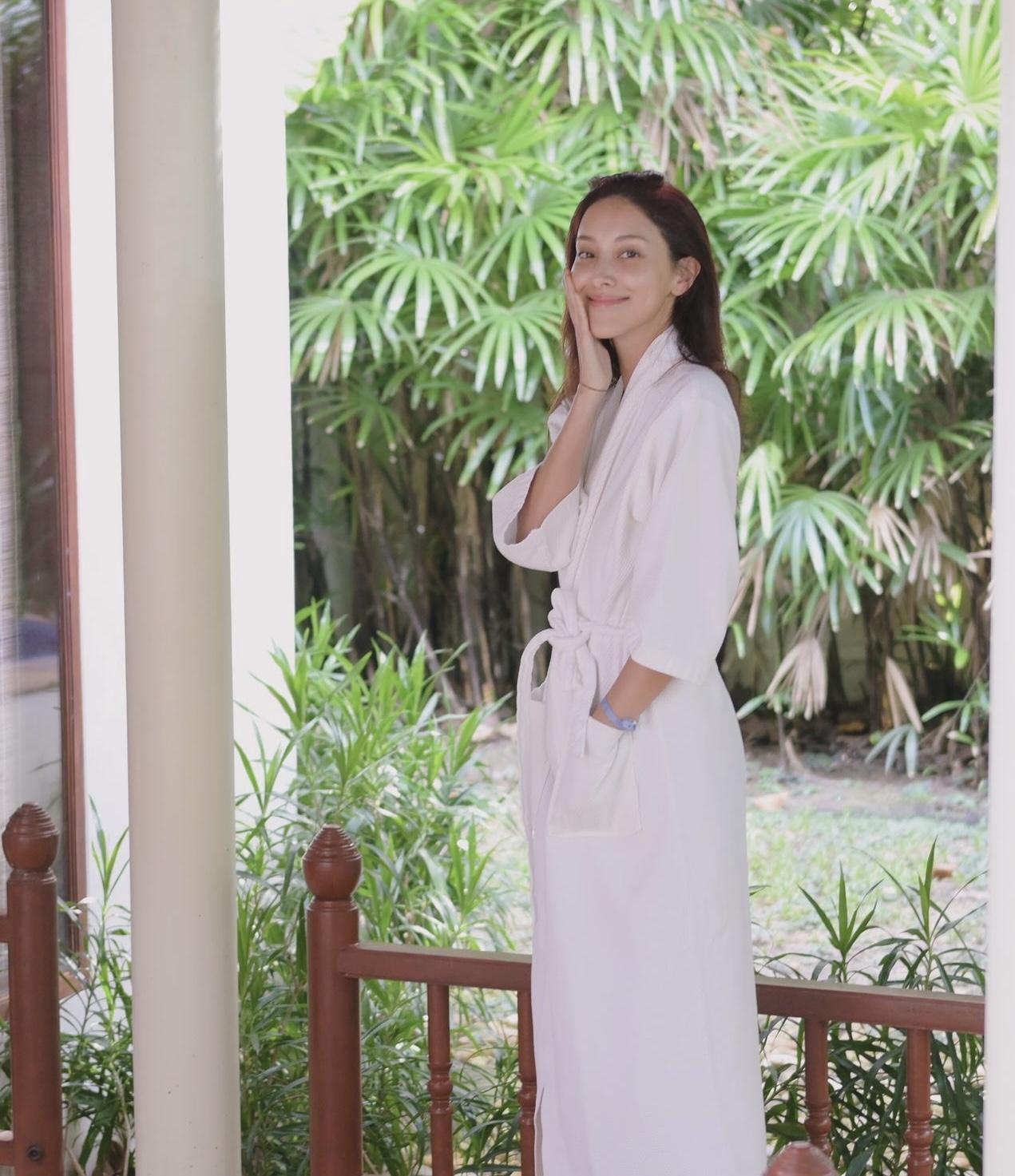 Grace 早前一家五口遊泰國布吉。