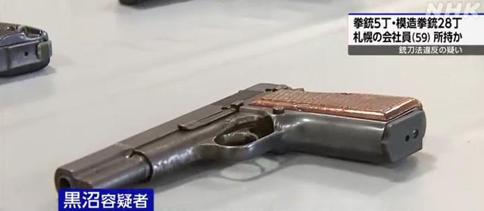 疑犯在家收藏的槍械,作裝飾之用。(互聯網)