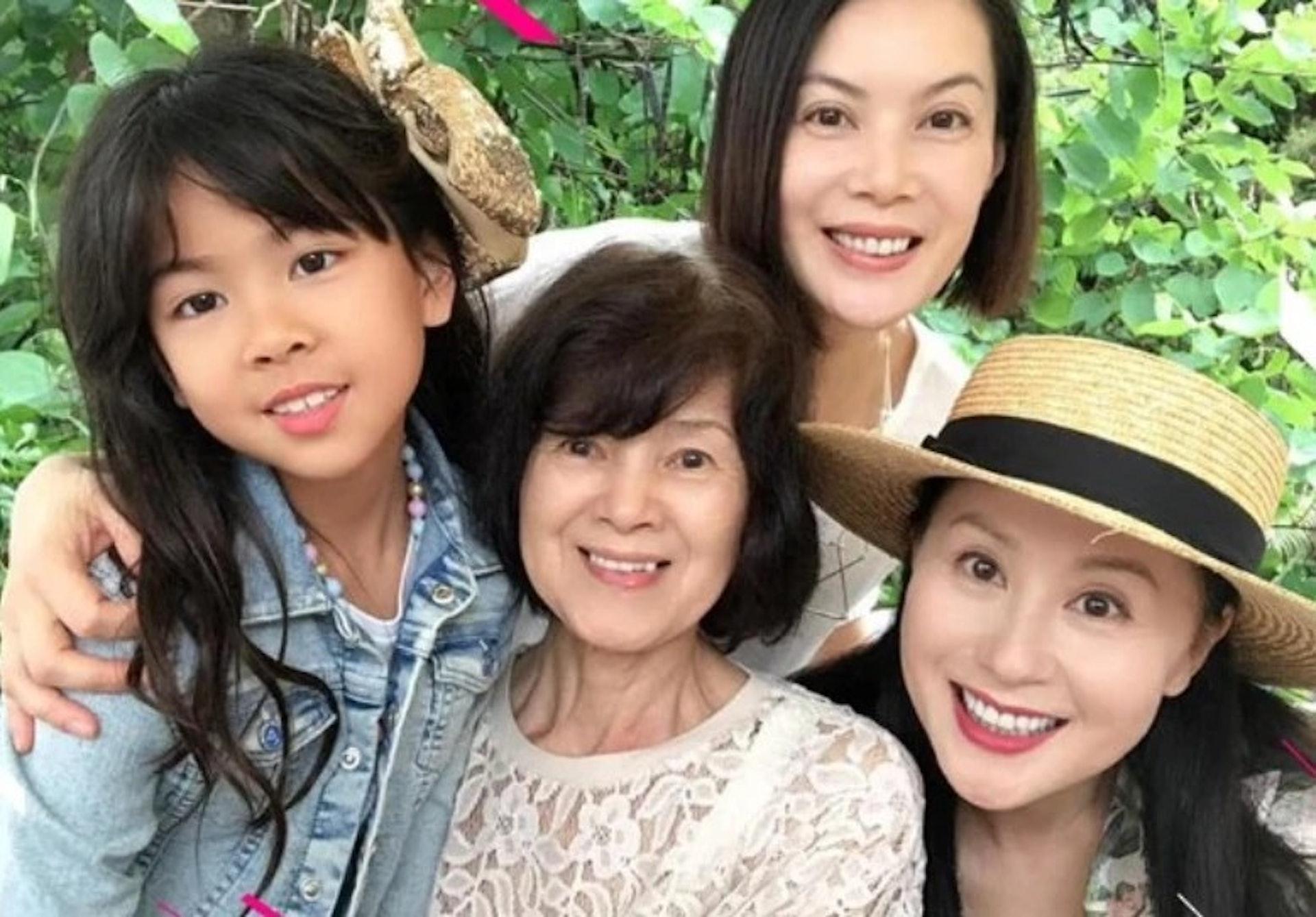 江希文與江欣燕、媽媽感情十分要好。