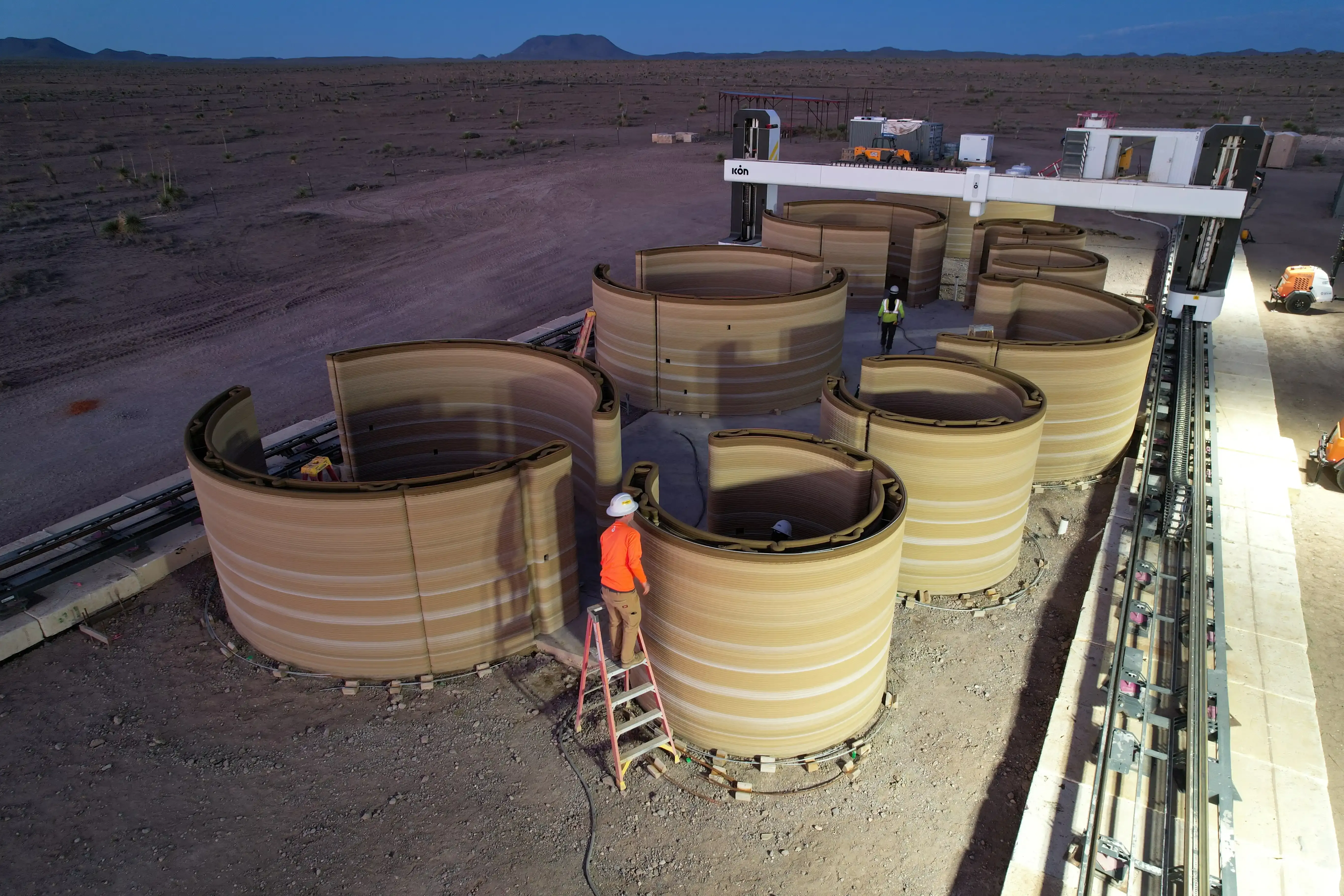 全球首間3D打印酒店正在德州沙漠打印出來。(路透社)