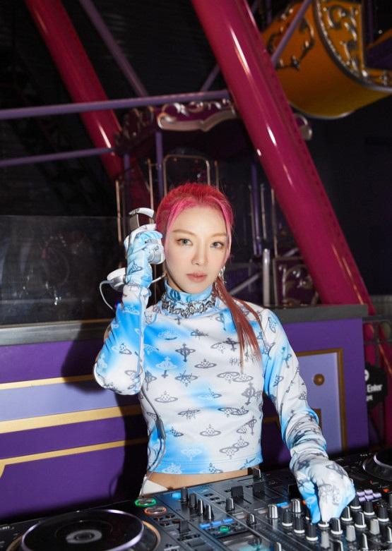 《Retro Romance》會是一首英語歌詞作品。