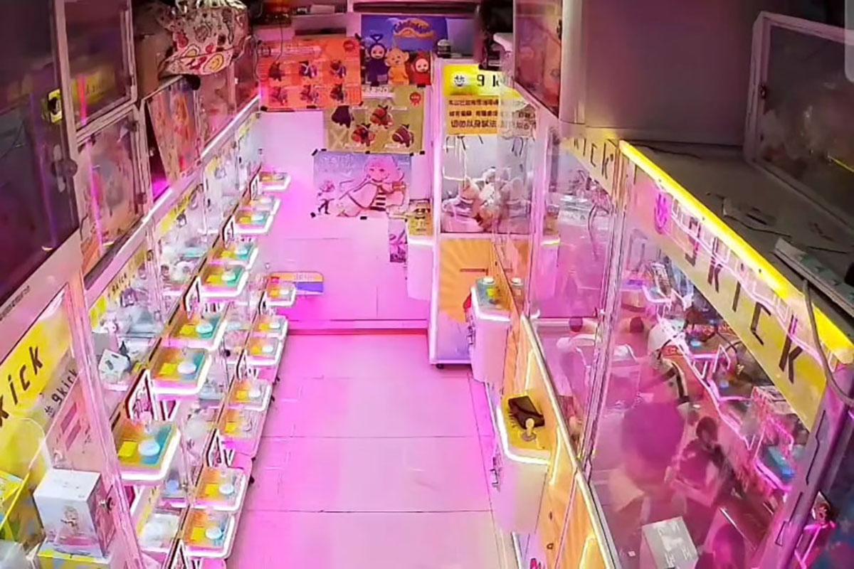 男童成功奪取心儀貨品。(Threads截圖)