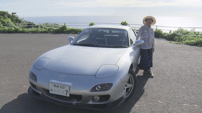 79歲的日本婦人西本尚子,駕駛了經典日本跑車RX7達25年。(新聞截圖)