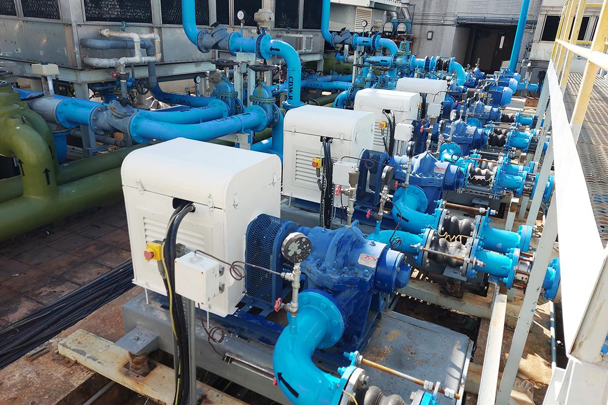 醫管局現正陸續把轄下醫院和大樓的舊式空調製冷機組,更換成變頻式的高能效機組。(醫管局提供)