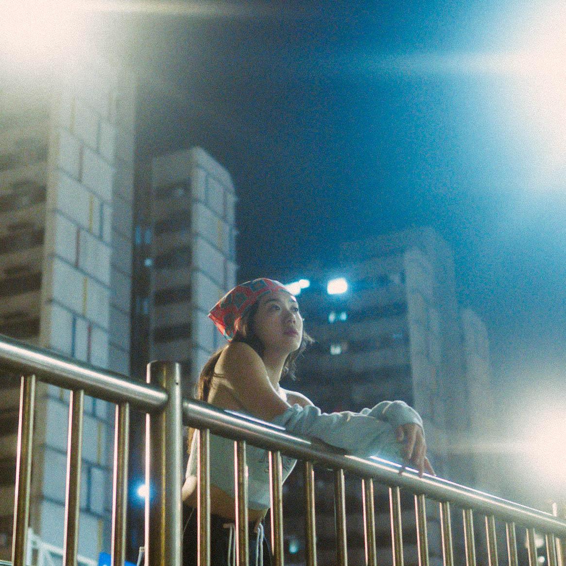 新歌在台灣找當地團隊拍攝,最令Kay難忘的是拍攝前扭傷腳,令到本來有跳舞部份的拍攝,逼於無奈地取消。